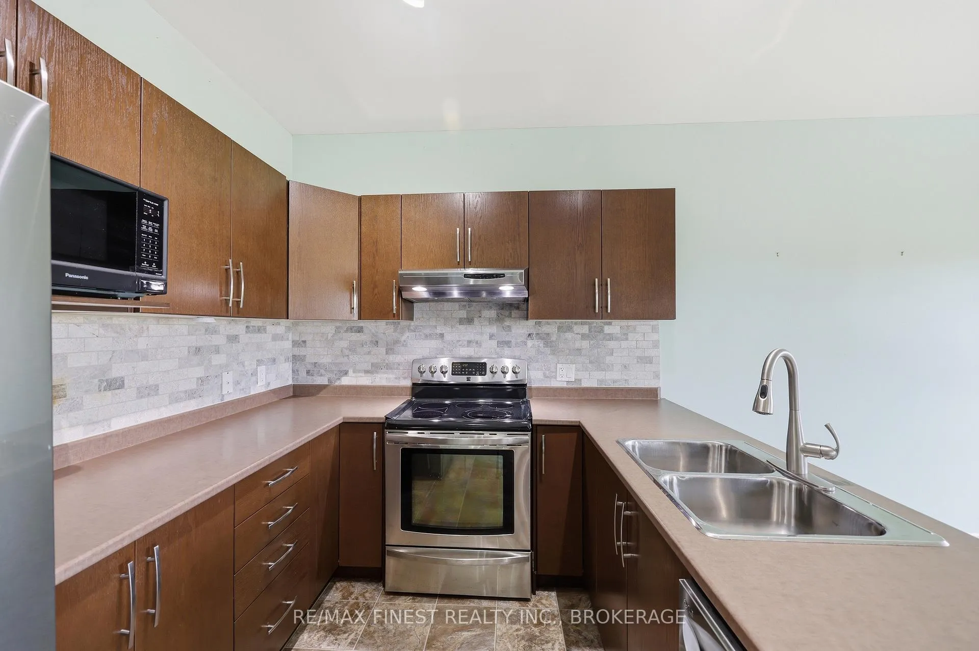 Photo 26 of 129 Blakely Street, Loyalist, Amherstview — HOMEH