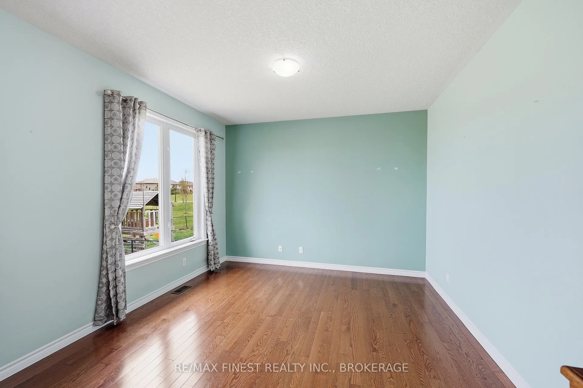 Photo 32 of 129 Blakely Street, Loyalist, Amherstview — HOMEH