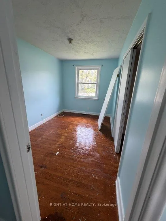 Photo 5 of 834 Downie Street, Peterborough, Northcrest Ward 5 — HOMEH