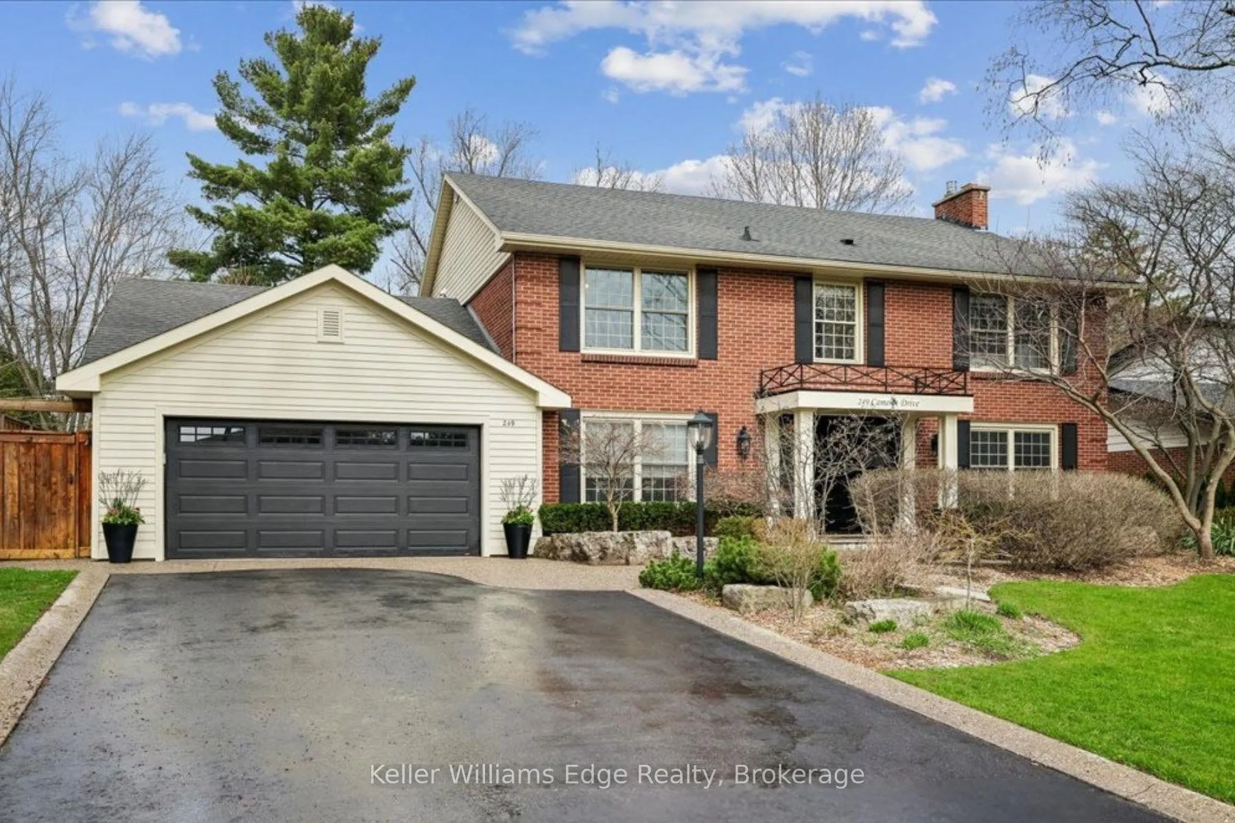 Photo 2 of 249 Camelot Drive, Burlington, Shoreacres — HOMEH