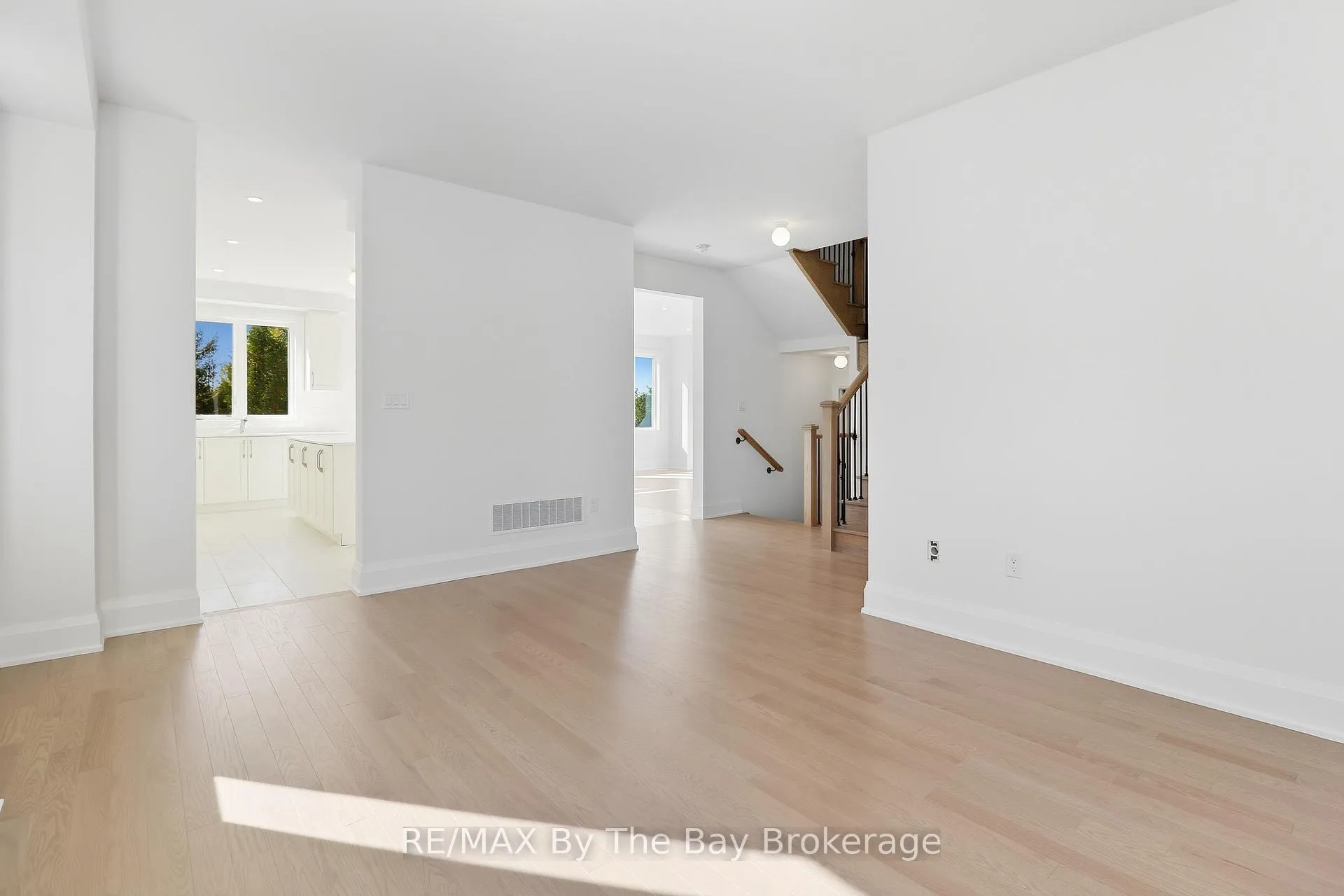 Photo 6 of 66 Amber Drive, Wasaga Beach — HOMEH