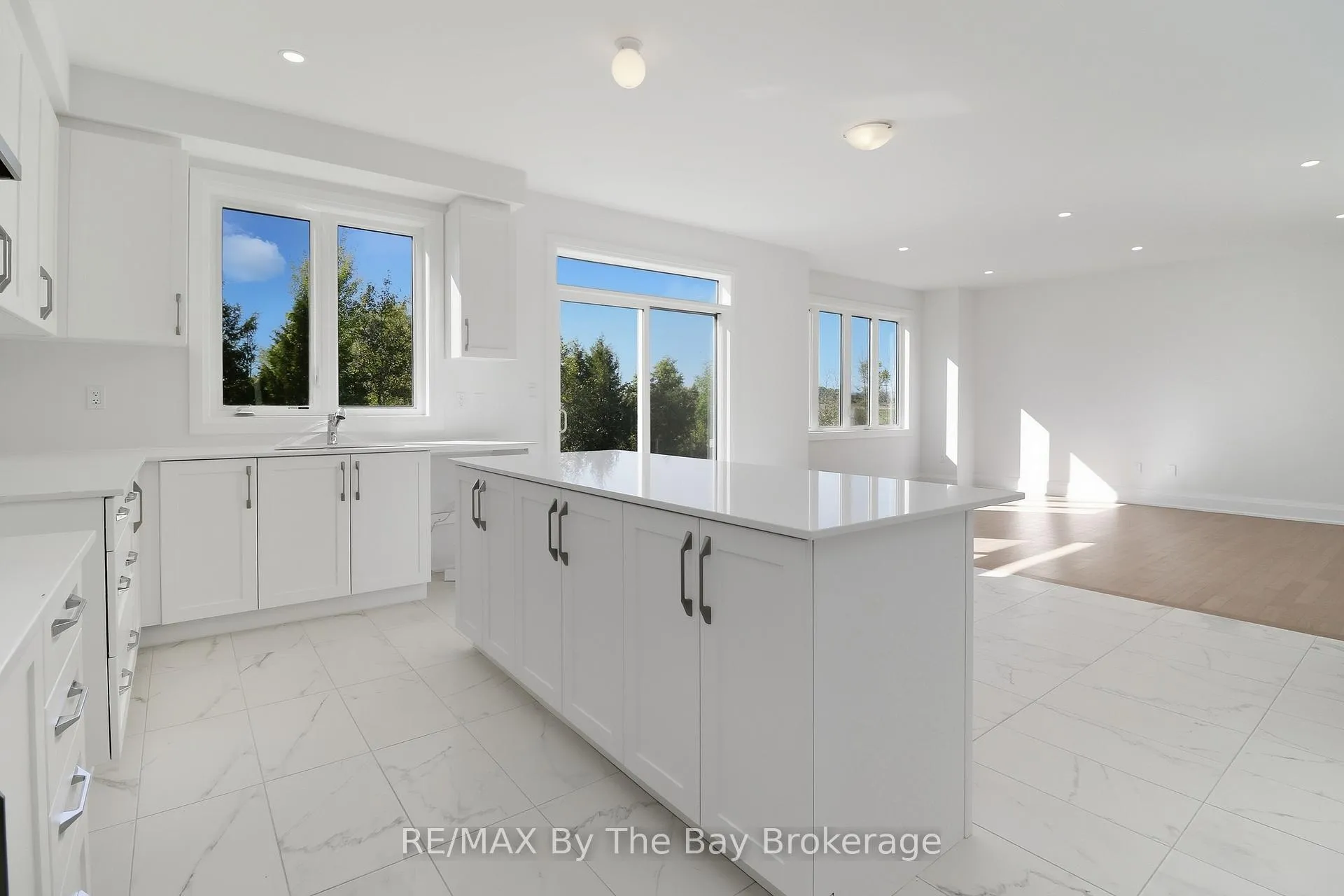 Photo 7 of 66 Amber Drive, Wasaga Beach — HOMEH