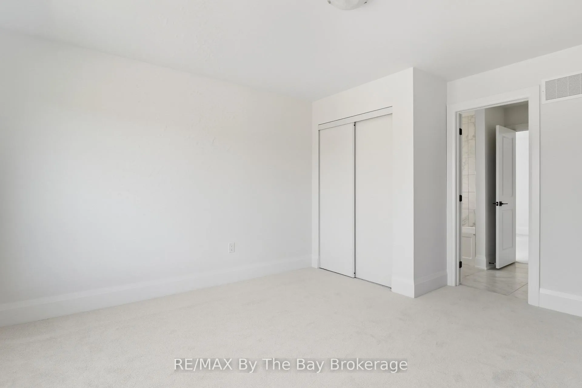 Photo 35 of 66 Amber Drive, Wasaga Beach — HOMEH