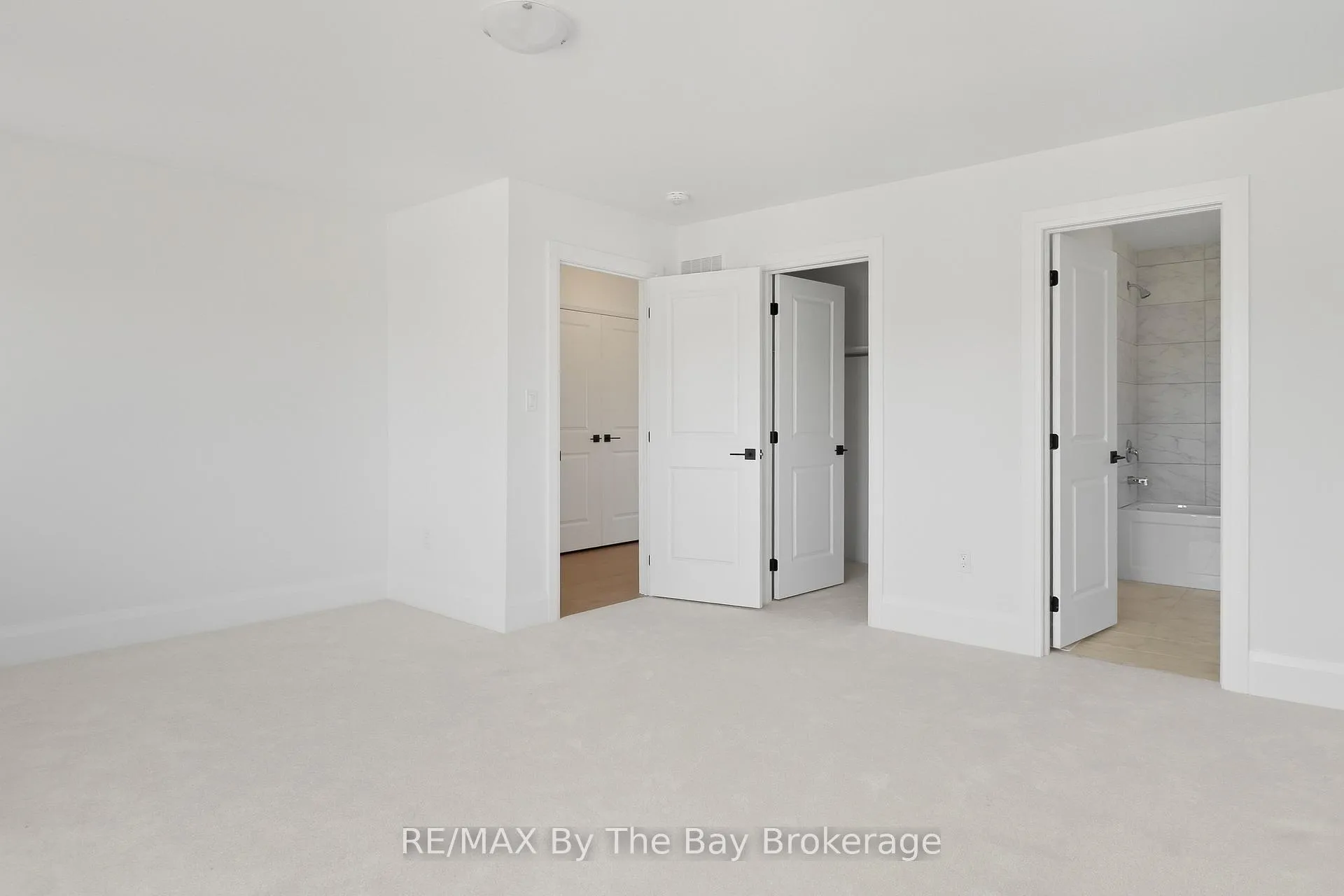Photo 37 of 66 Amber Drive, Wasaga Beach — HOMEH