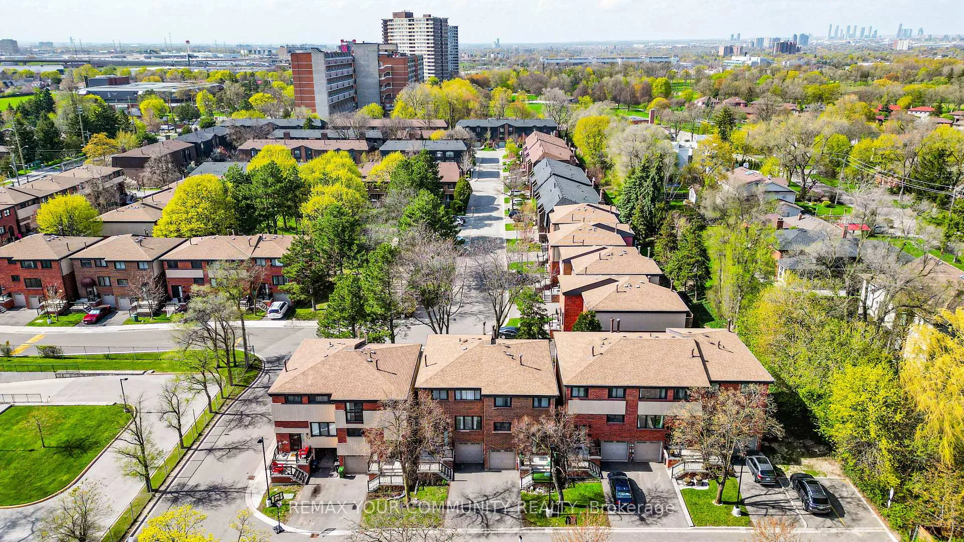 Photo 37 of 71 Maple Branch Path, Etobicoke, Kingsview Village-The Westway — HOMEH