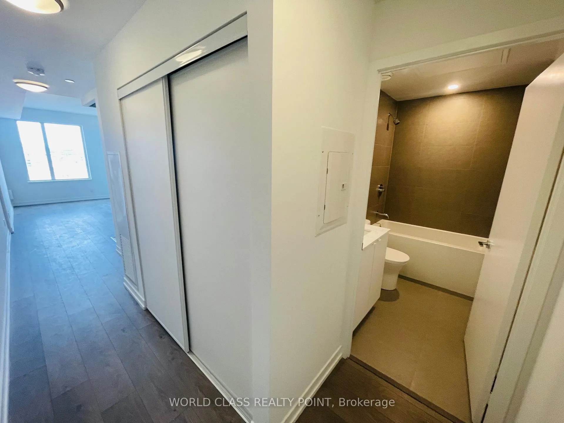 Photo 10 of Unit 720, 270 Dufferin Street, Toronto, South Parkdale — HOMEH