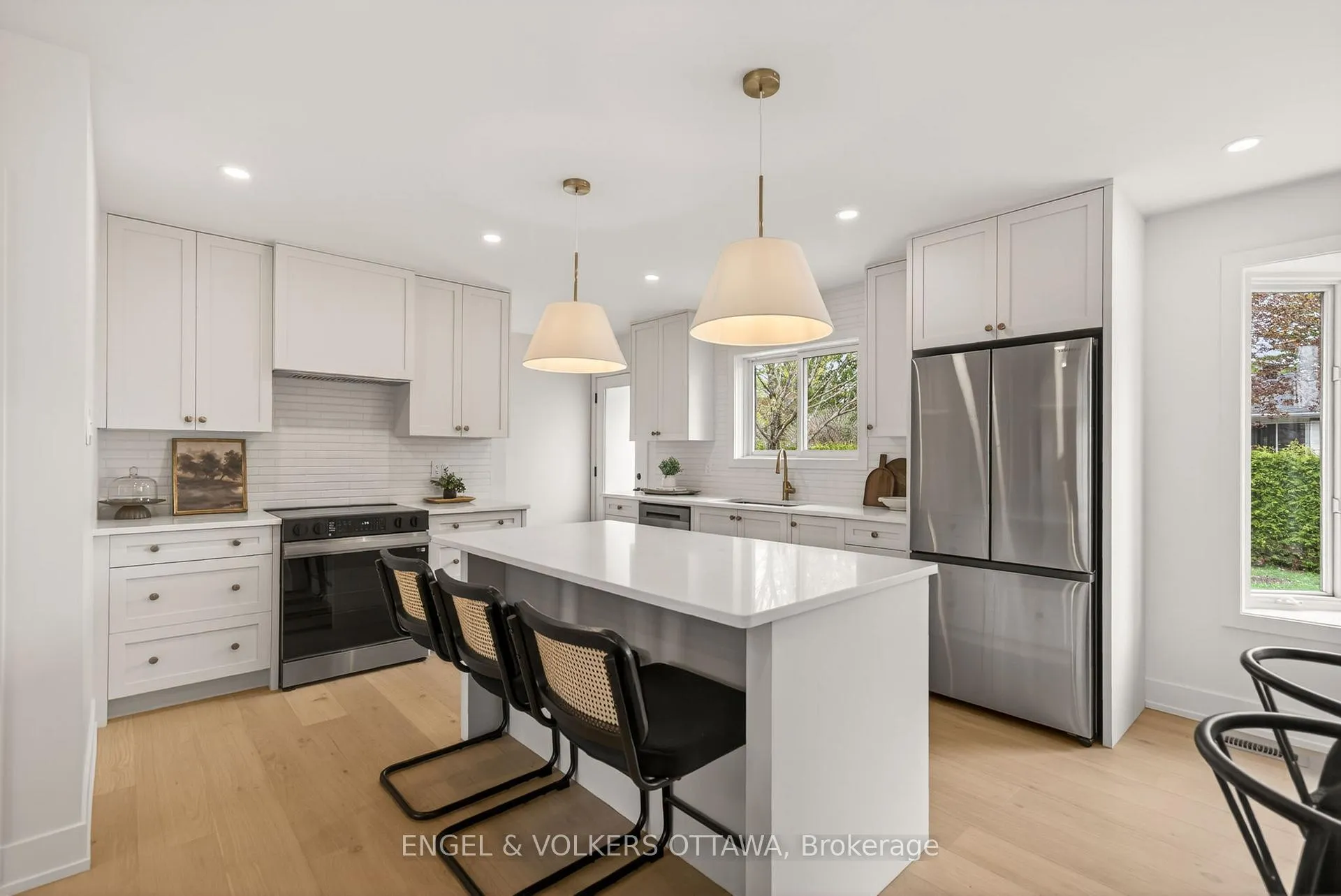 Photo 7 of 24 Roundhay Drive, Ottawa, Manordale — HOMEH
