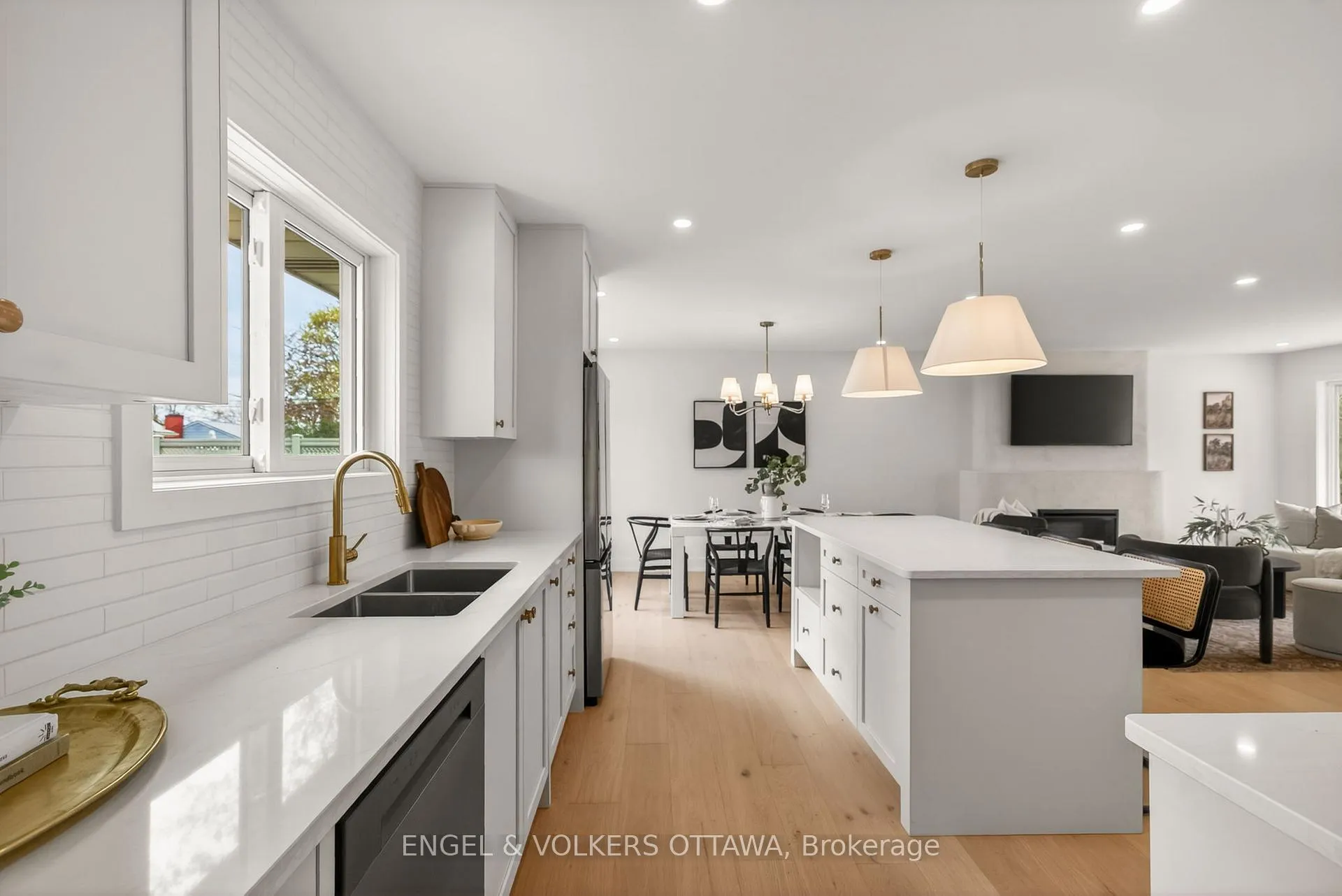 Photo 9 of 24 Roundhay Drive, Ottawa, Manordale — HOMEH