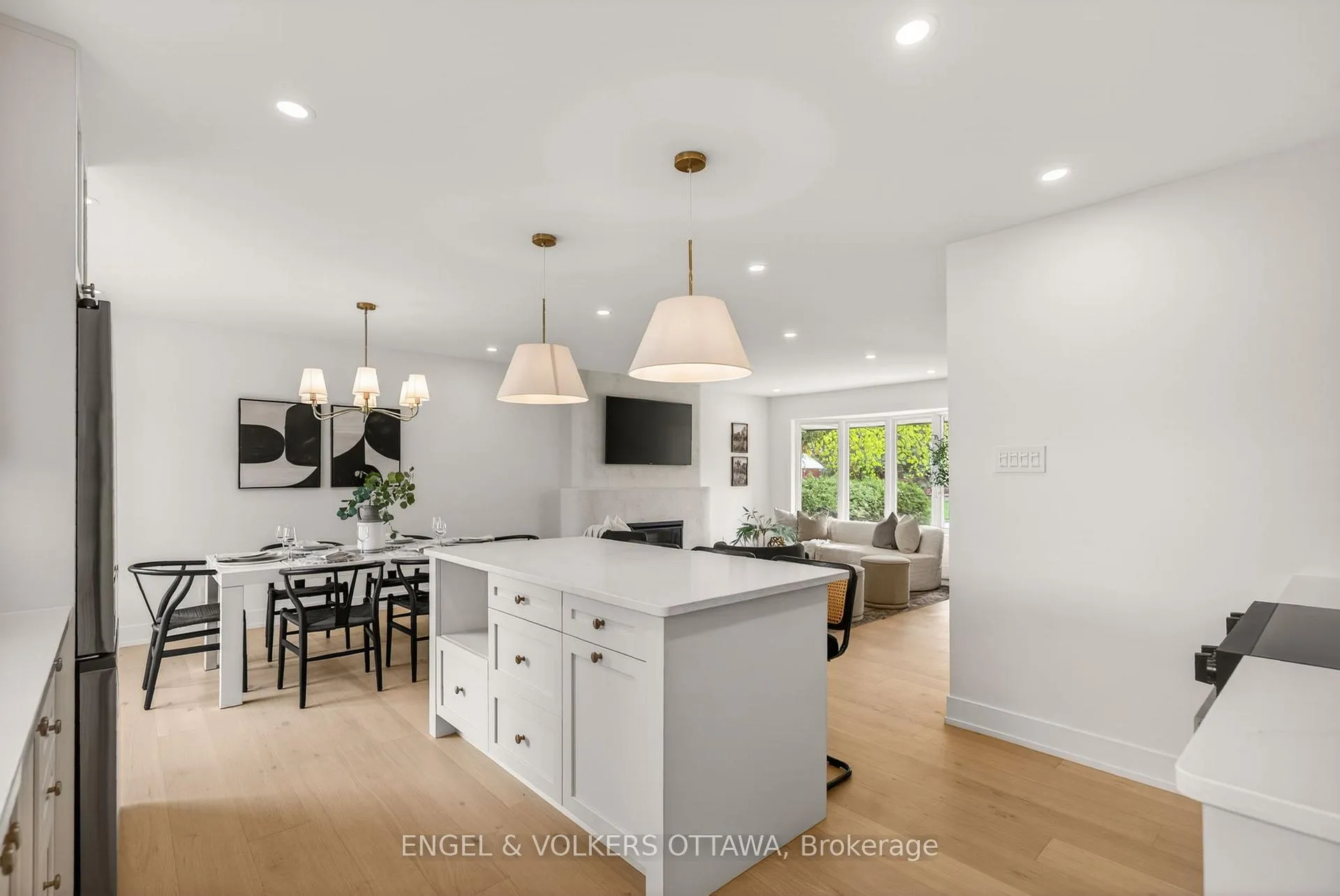 Photo 10 of 24 Roundhay Drive, Ottawa, Manordale — HOMEH