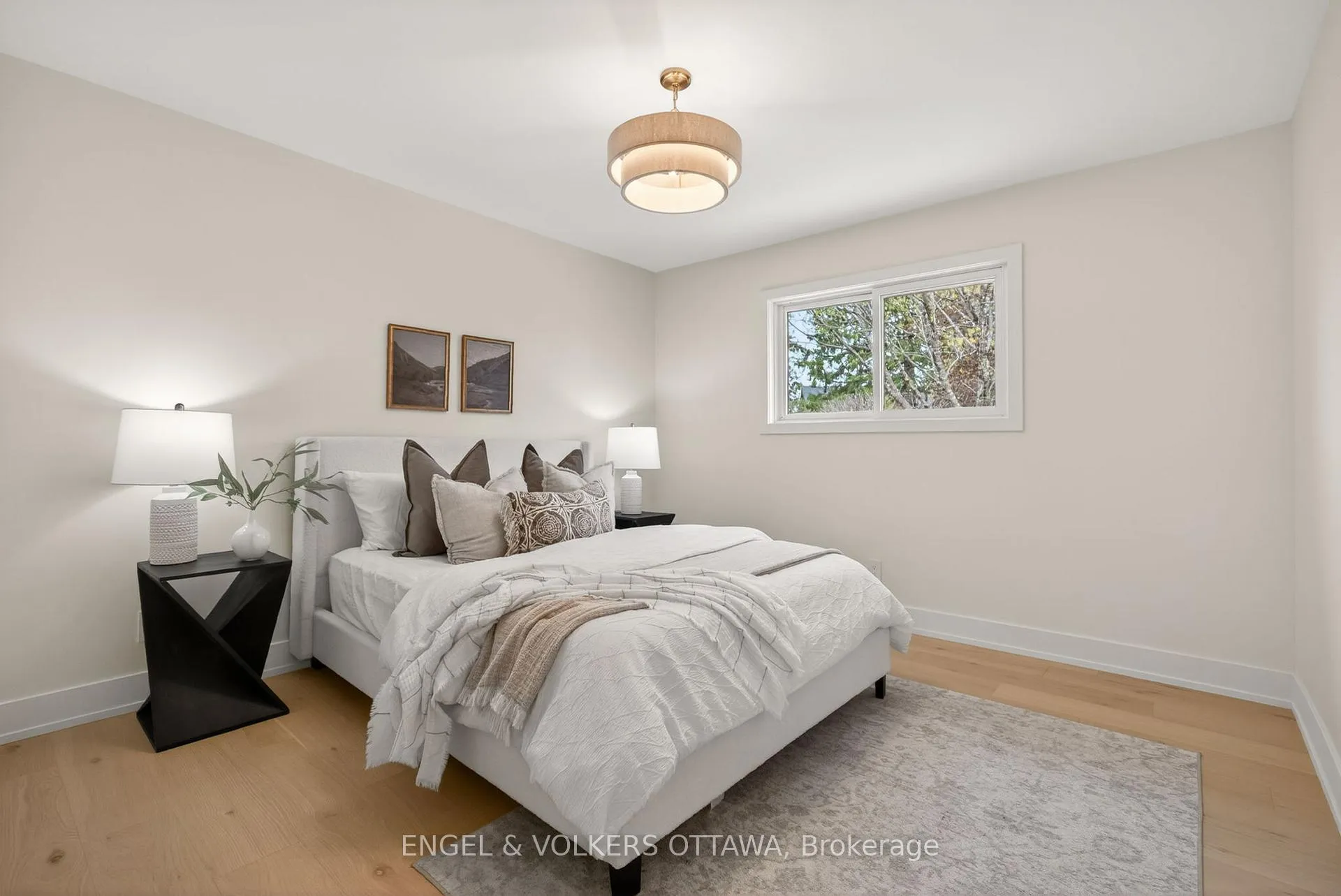 Photo 15 of 24 Roundhay Drive, Ottawa, Manordale — HOMEH