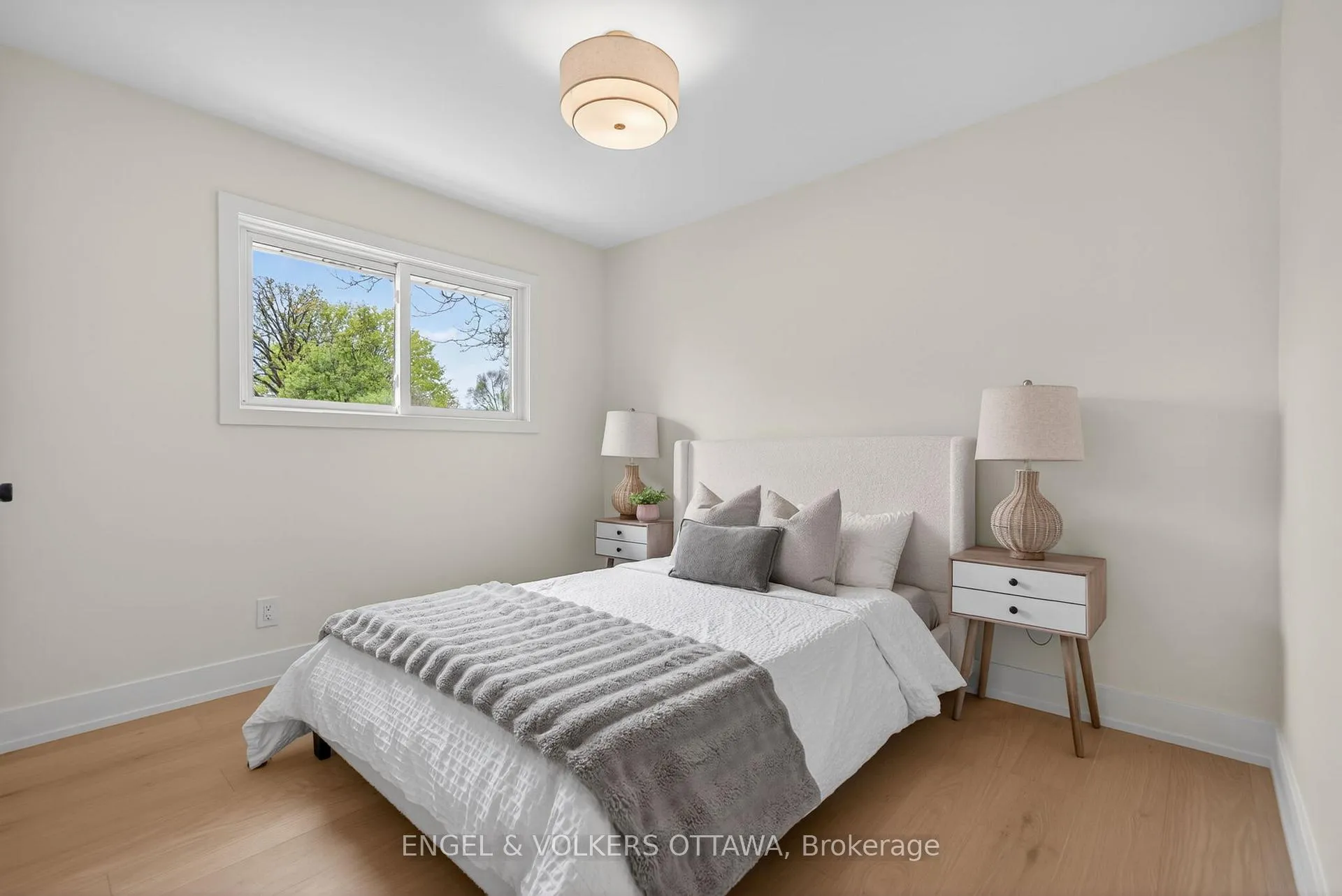 Photo 17 of 24 Roundhay Drive, Ottawa, Manordale — HOMEH