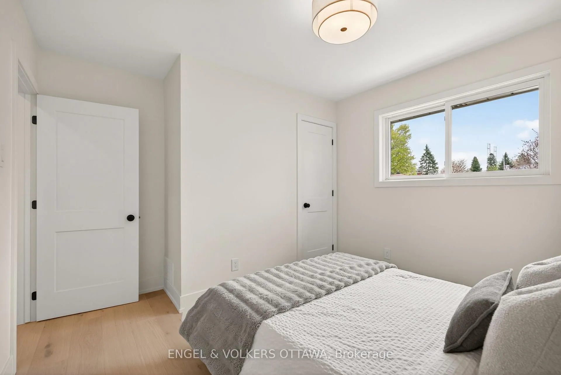 Photo 18 of 24 Roundhay Drive, Ottawa, Manordale — HOMEH