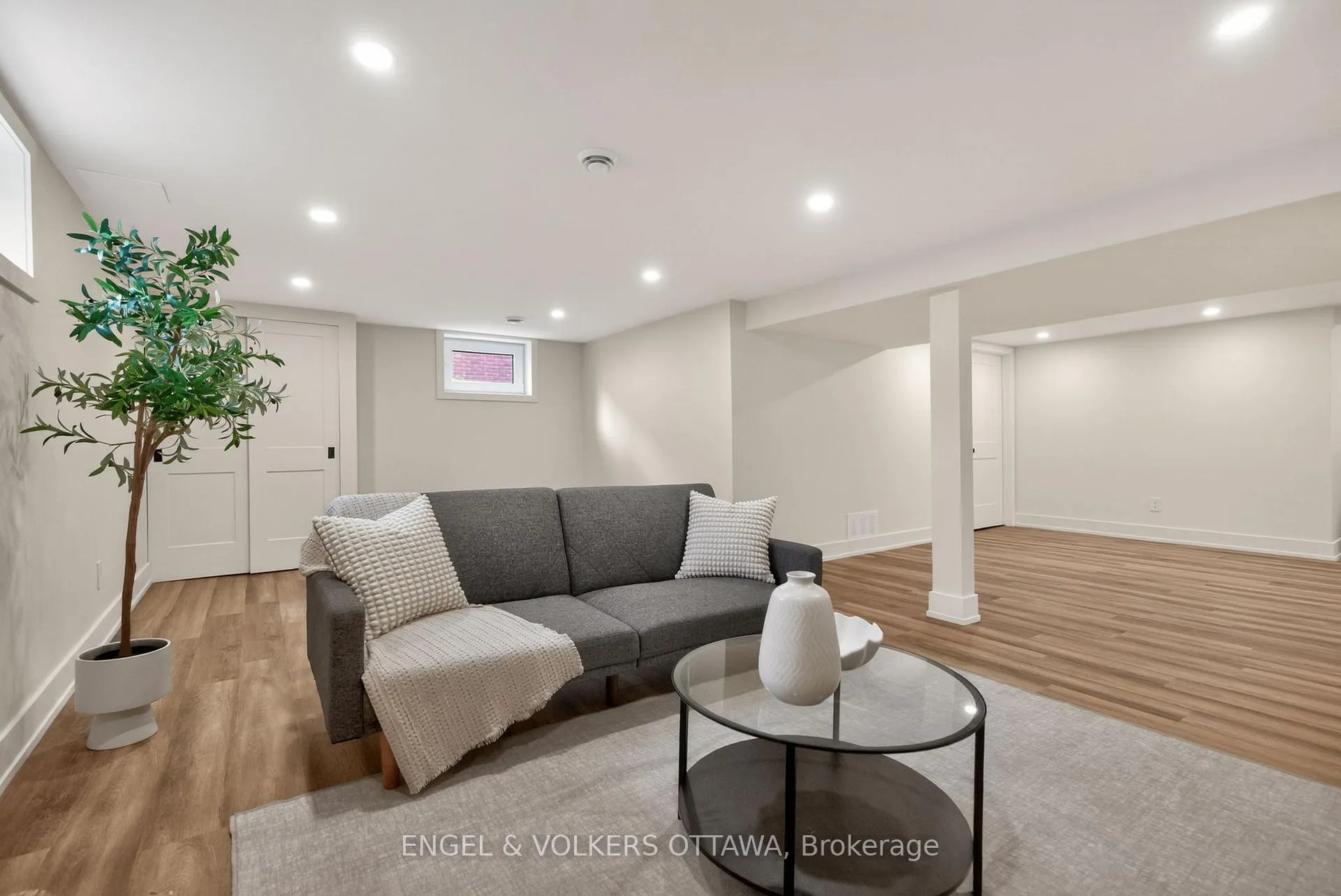 Photo 24 of 24 Roundhay Drive, Ottawa, Manordale — HOMEH