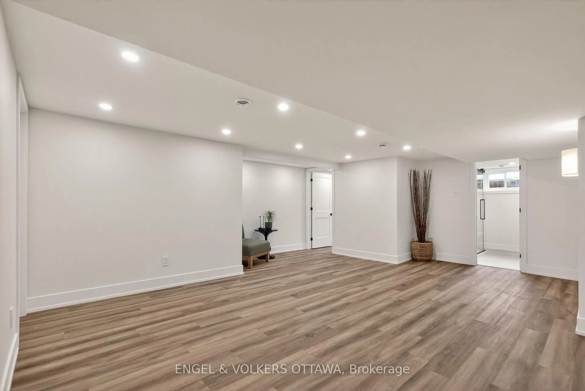 Photo 30 of 24 Roundhay Drive, Ottawa, Manordale — HOMEH