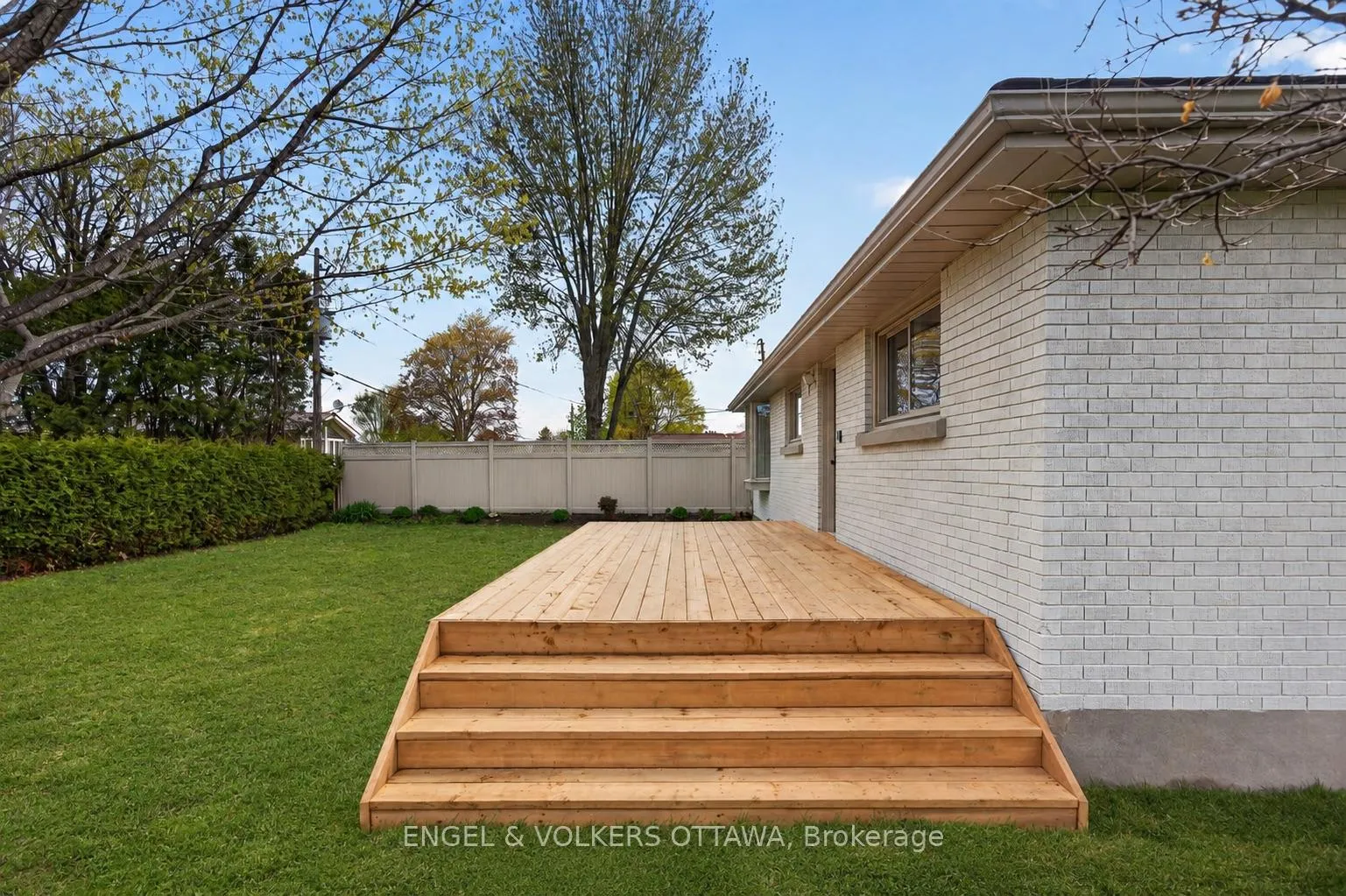 Photo 33 of 24 Roundhay Drive, Ottawa, Manordale — HOMEH