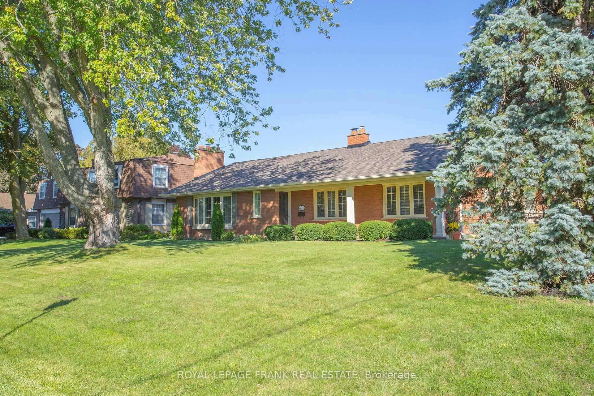 Photo 2 of 401 Fairview Drive, Whitby, Lynde Creek — HOMEH