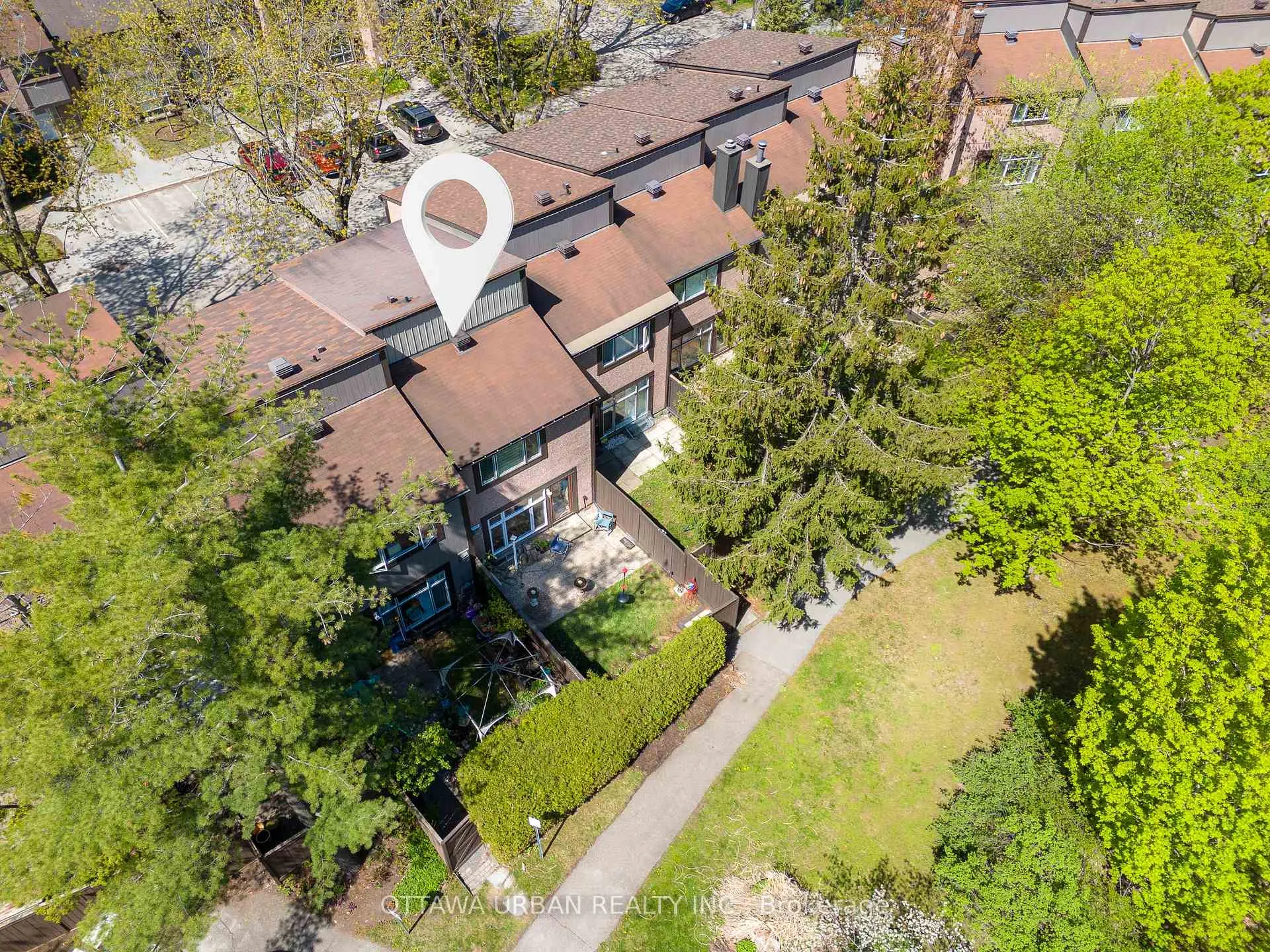 Photo 5 of 46 Reaney Court, Ottawa, Kanata - Beaverbrook — HOMEH