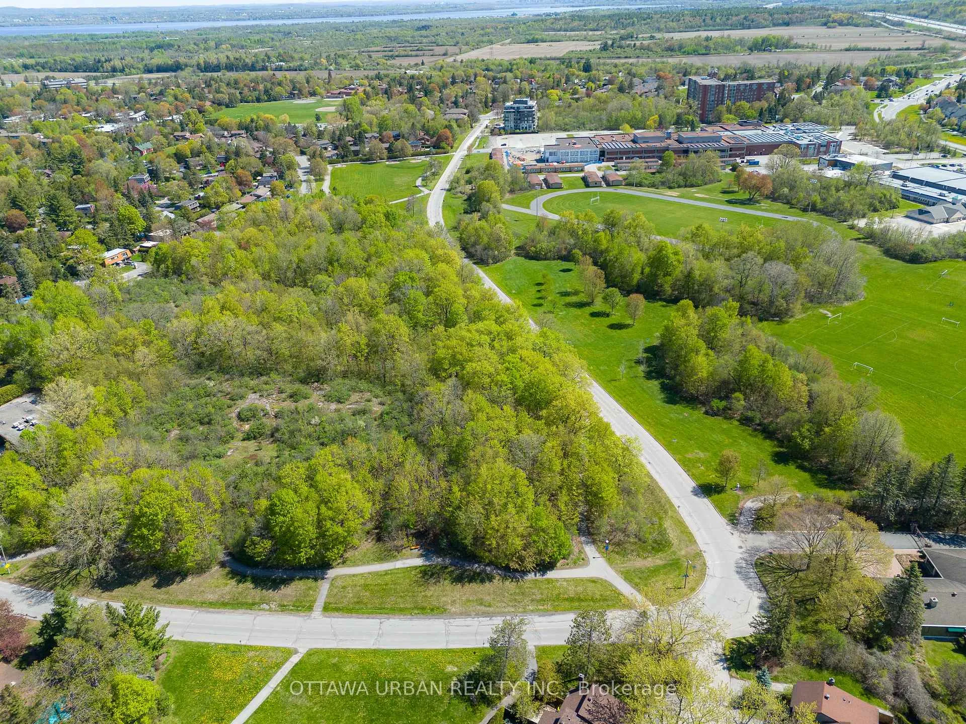 Photo 8 of 46 Reaney Court, Ottawa, Kanata - Beaverbrook — HOMEH