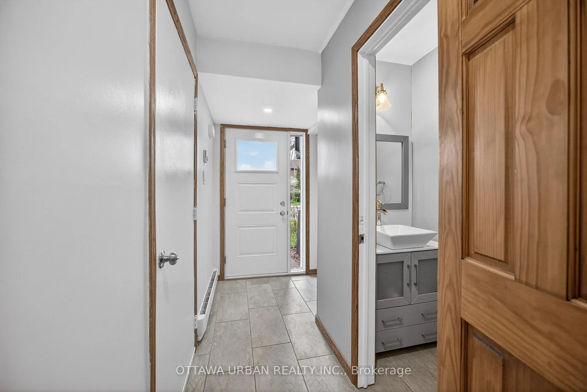 Photo 12 of 46 Reaney Court, Ottawa, Kanata - Beaverbrook — HOMEH