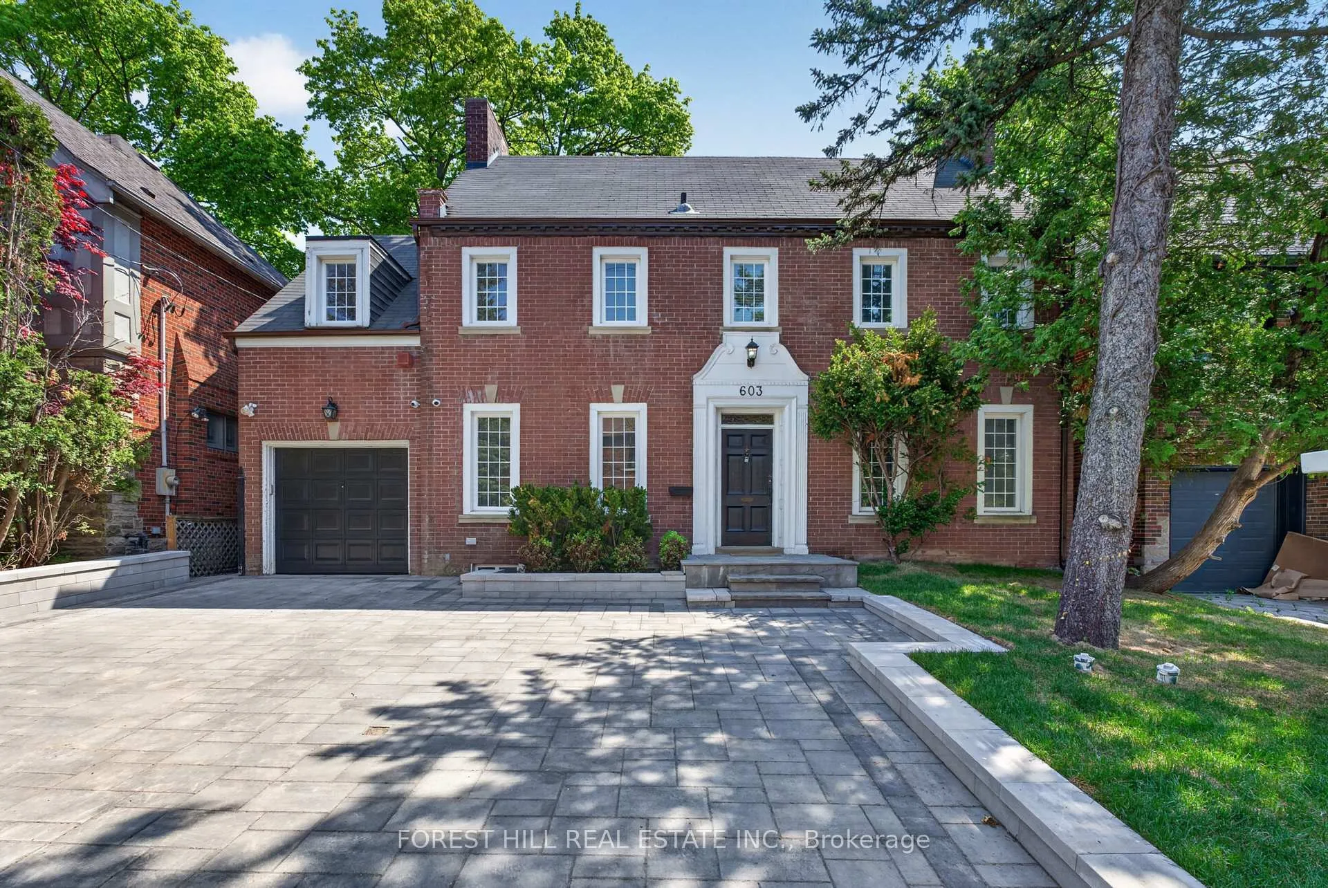 Front of 603 Spadina Road