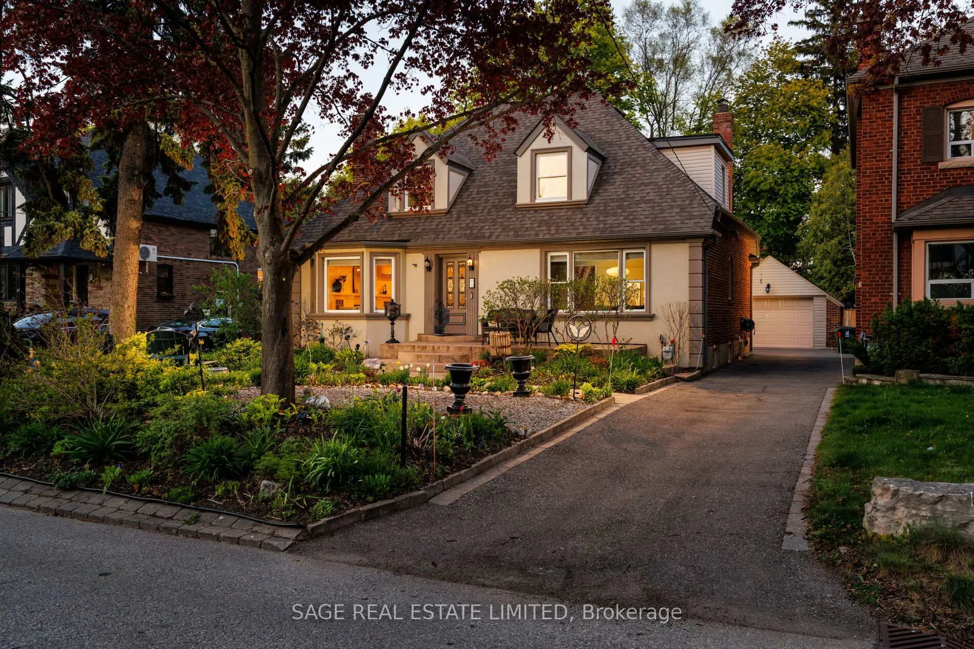 Photo 1 of 25 Cliveden Avenue, Etobicoke, Stonegate-Queensway — HOMEH