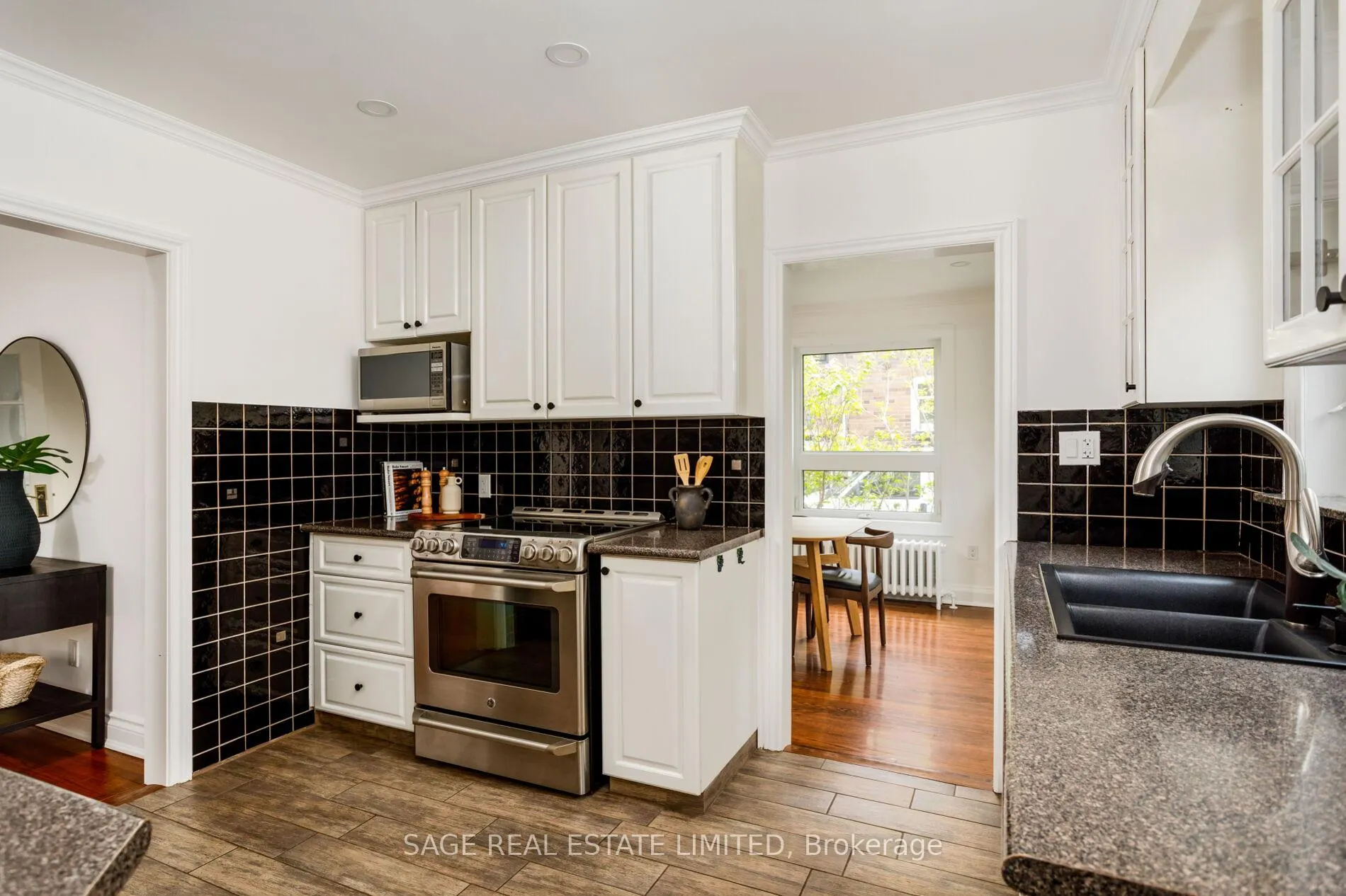 Photo 12 of 25 Cliveden Avenue, Etobicoke, Stonegate-Queensway — HOMEH
