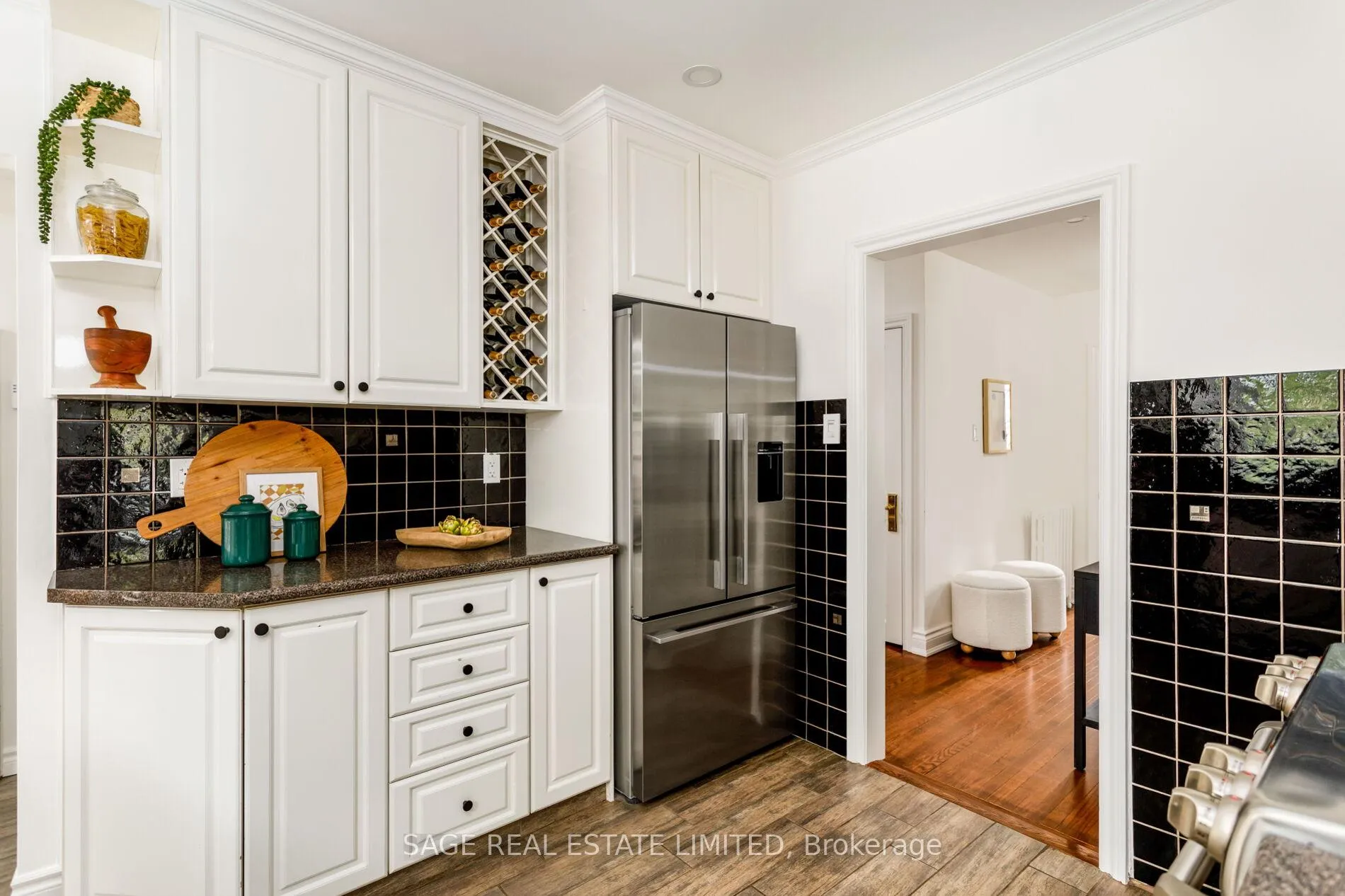 Photo 13 of 25 Cliveden Avenue, Etobicoke, Stonegate-Queensway — HOMEH