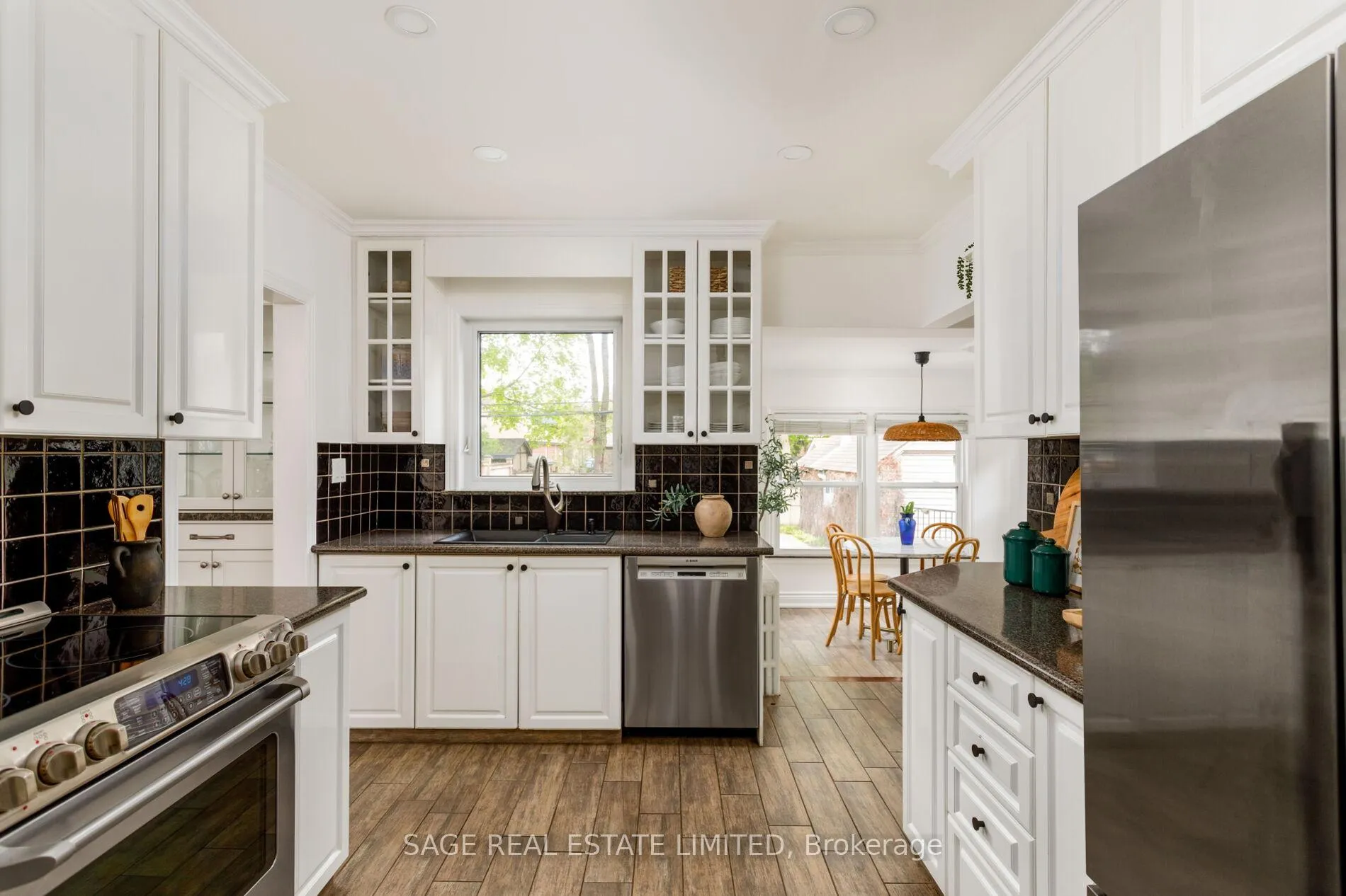 Photo 14 of 25 Cliveden Avenue, Etobicoke, Stonegate-Queensway — HOMEH