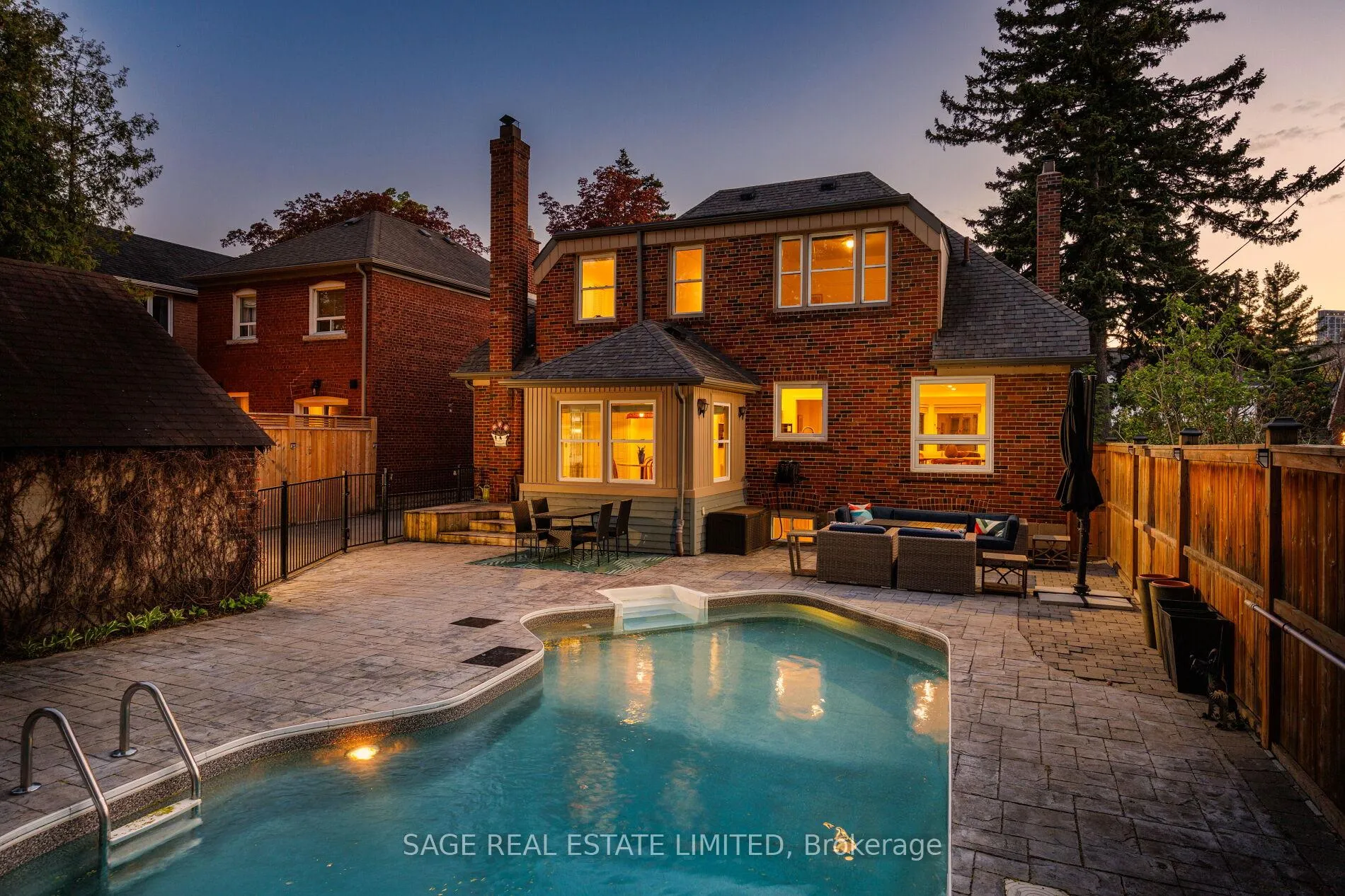 Photo 17 of 25 Cliveden Avenue, Etobicoke, Stonegate-Queensway — HOMEH