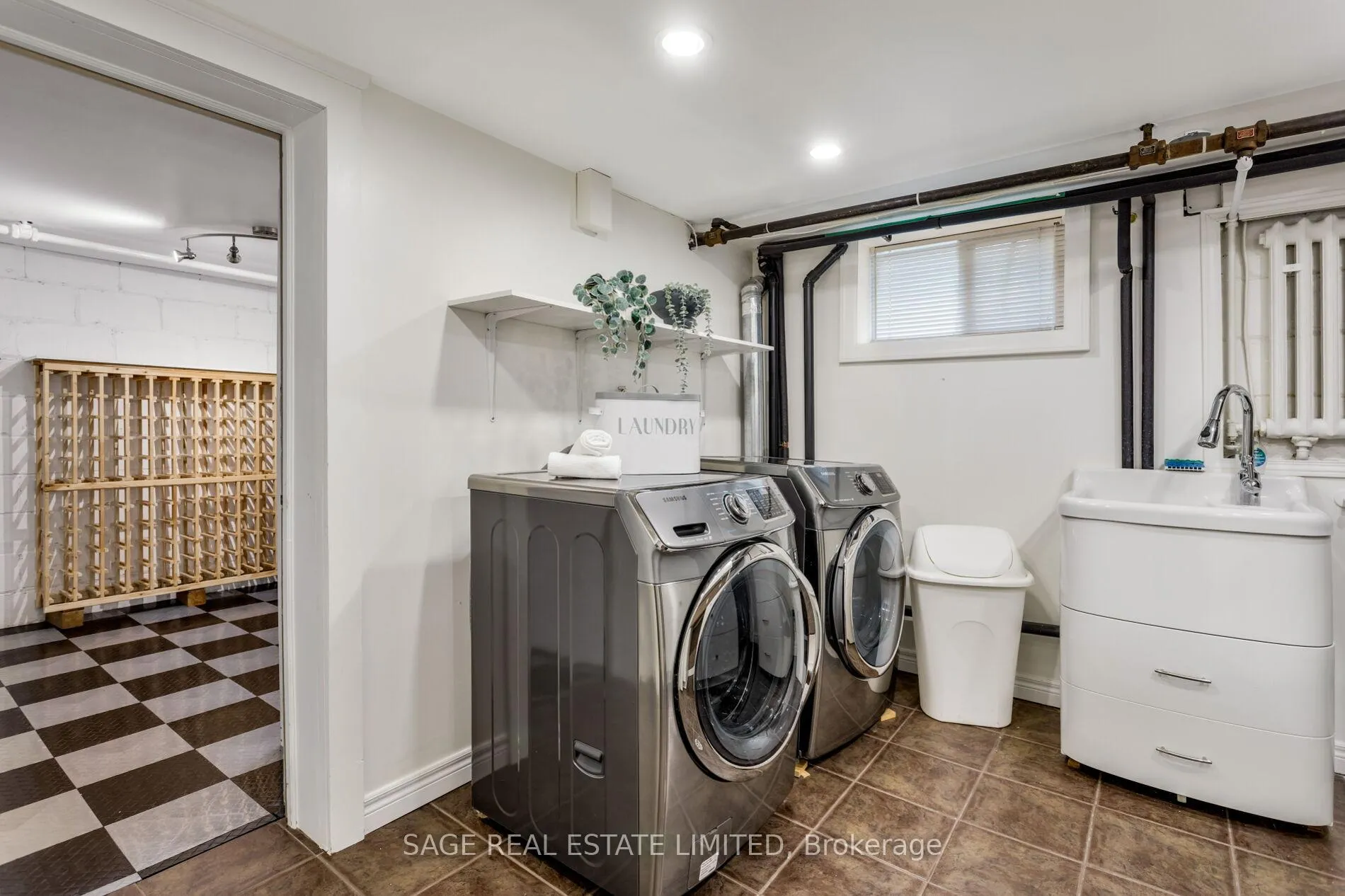 Photo 44 of 25 Cliveden Avenue, Etobicoke, Stonegate-Queensway — HOMEH