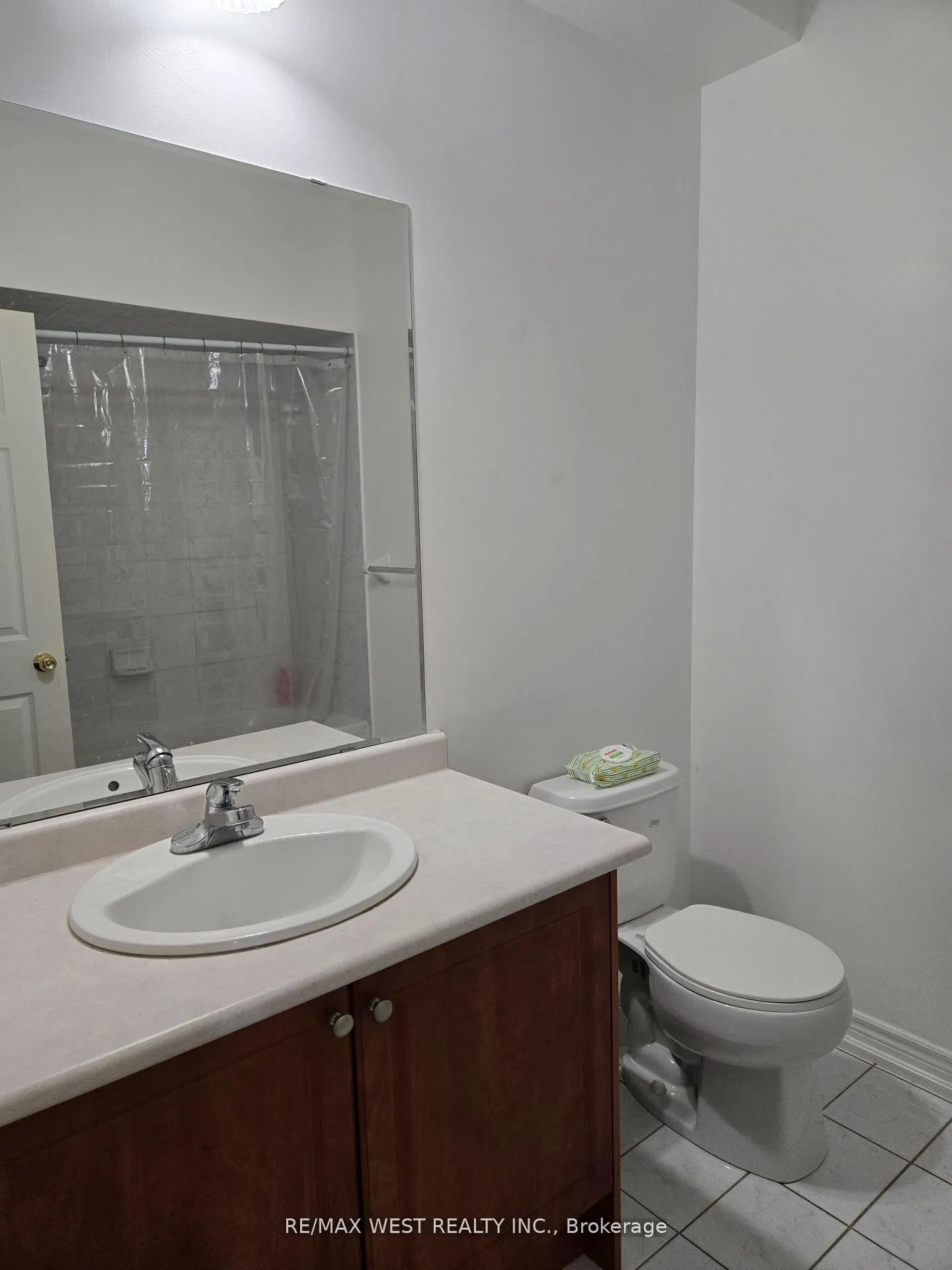Photo 13 of Unit 211, 9441 Jane Street, Vaughan, Maple — HOMEH