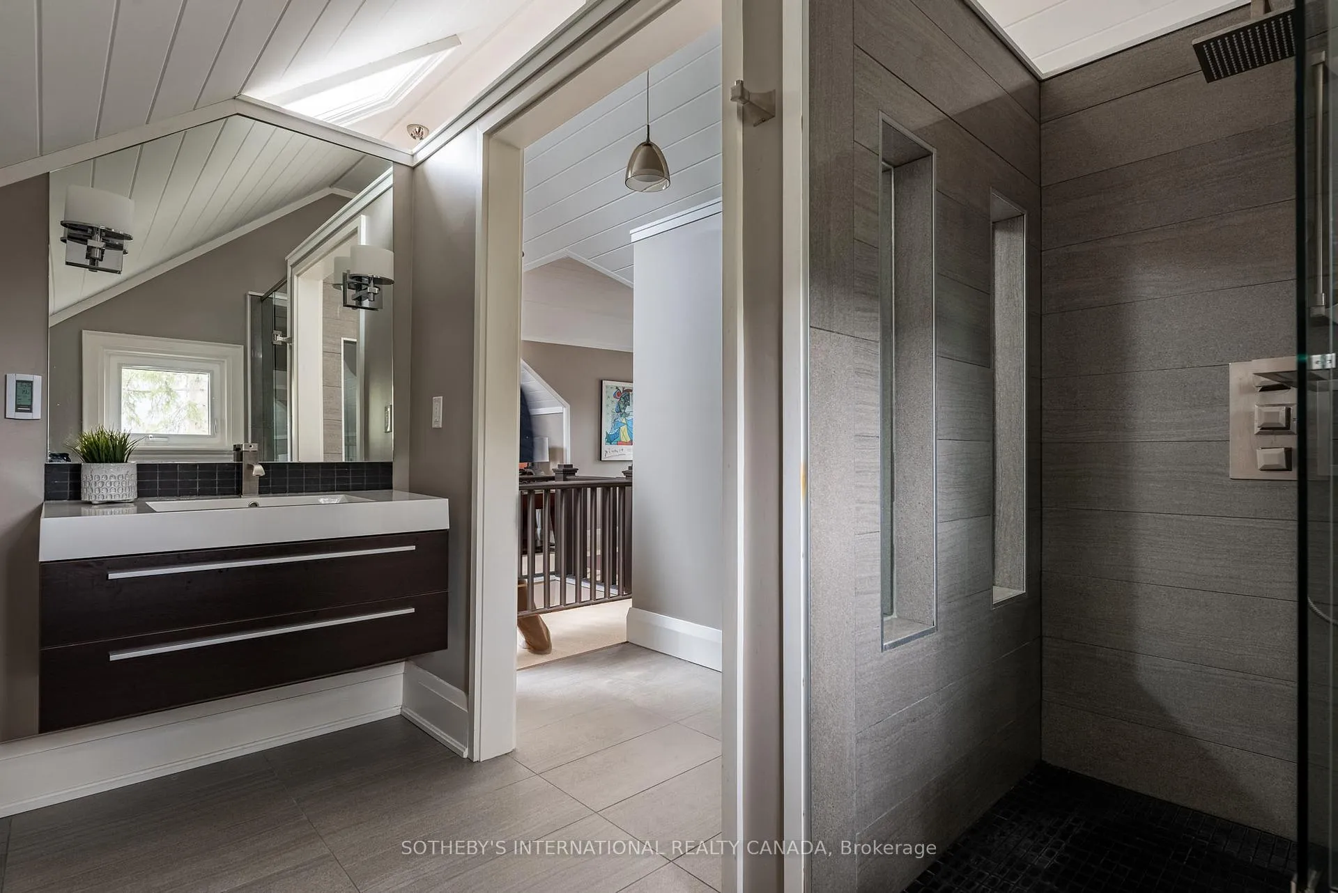 Photo 18 of 77 Catherine Avenue, Aurora, Aurora Village — HOMEH