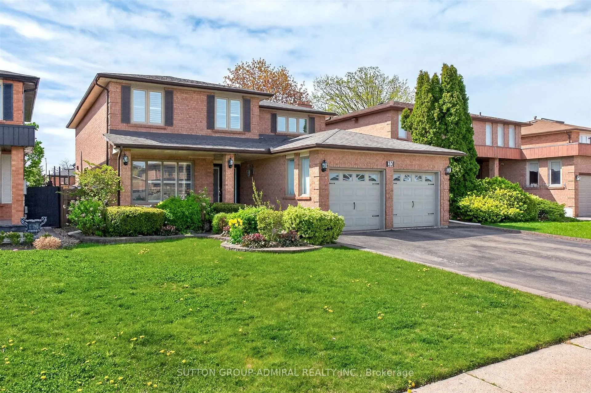 Photo 3 of 33 Triton Avenue, Vaughan, West Woodbridge — HOMEH