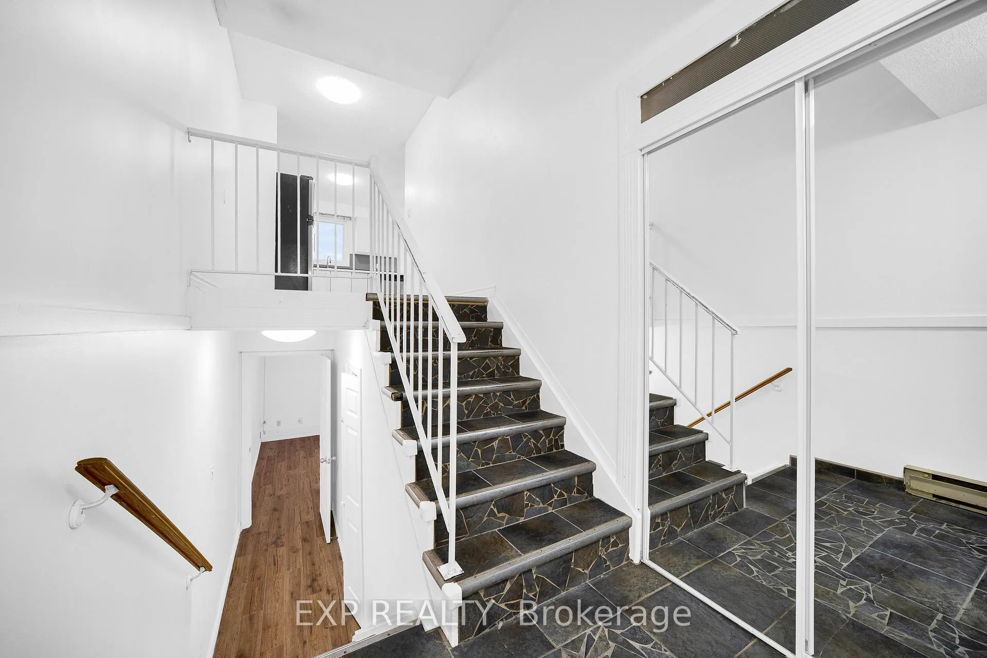 Photo 3 of 98 Castlegreen Private, Ottawa, Hunt Club Park/Greenboro — HOMEH