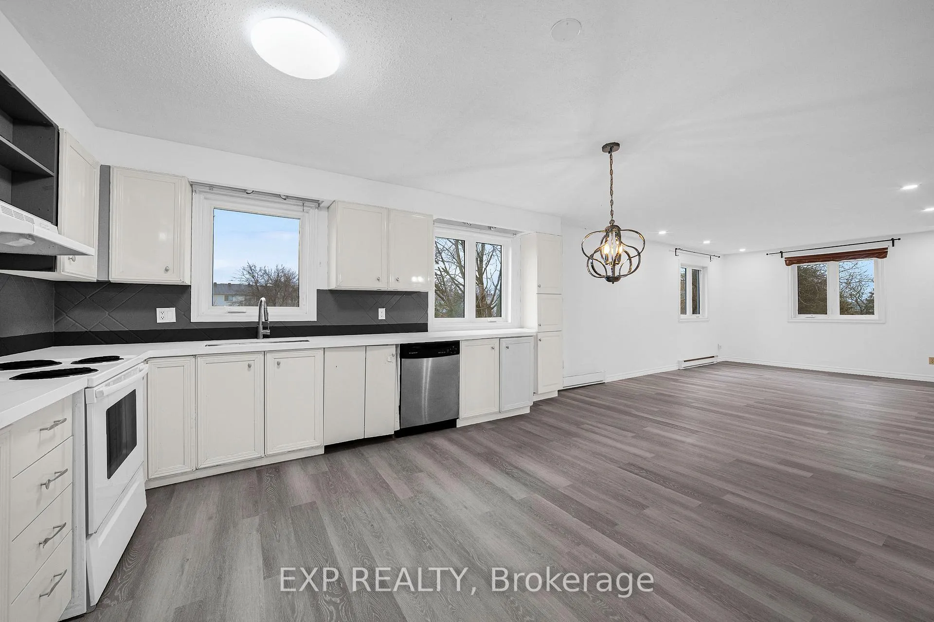 Photo 4 of 98 Castlegreen Private, Ottawa, Hunt Club Park/Greenboro — HOMEH