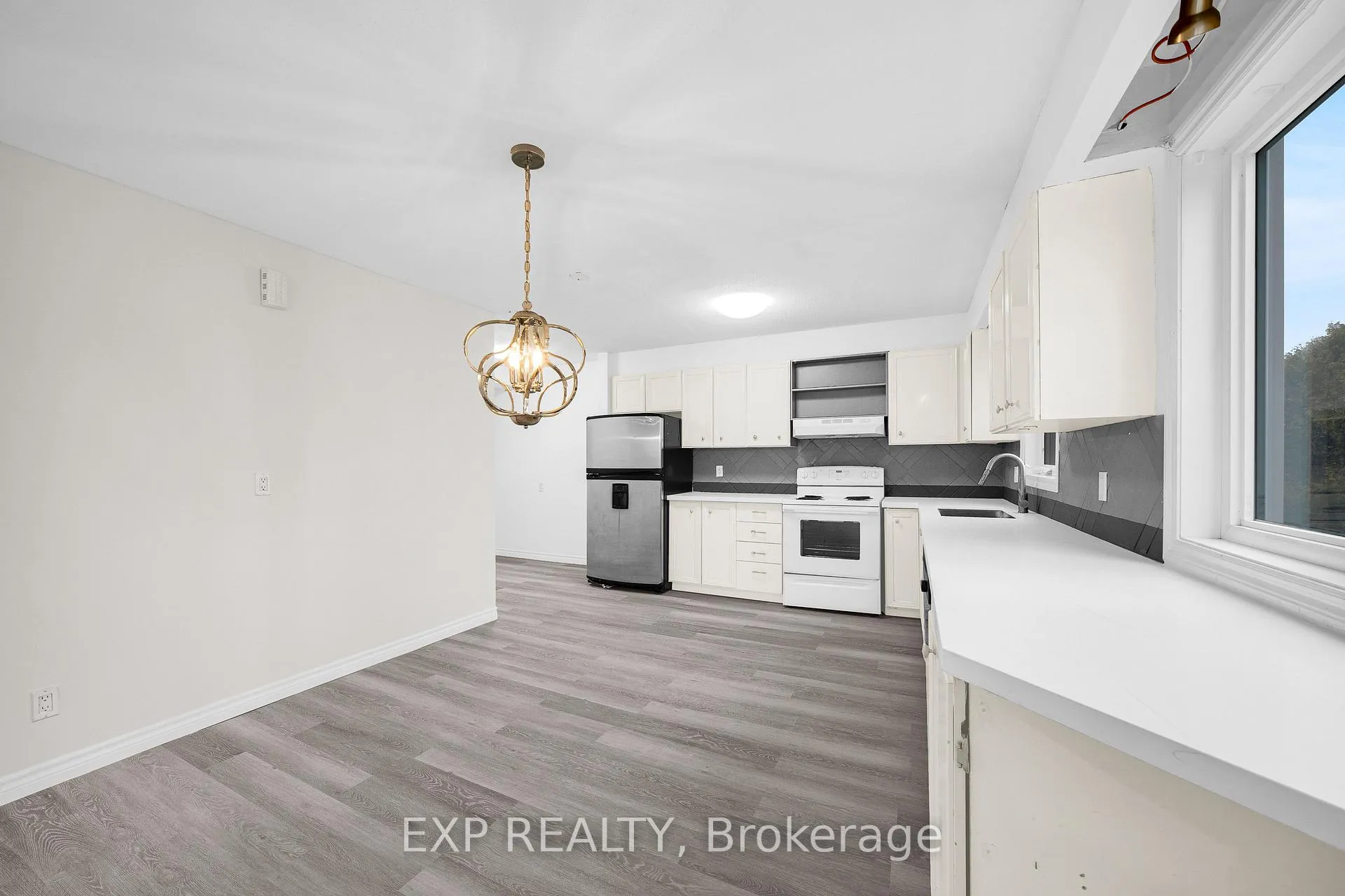 Photo 7 of 98 Castlegreen Private, Ottawa, Hunt Club Park/Greenboro — HOMEH