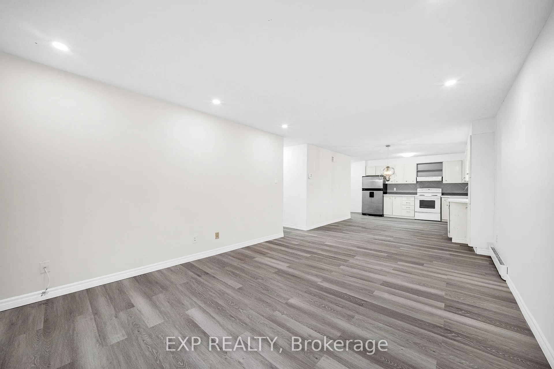 Photo 8 of 98 Castlegreen Private, Ottawa, Hunt Club Park/Greenboro — HOMEH