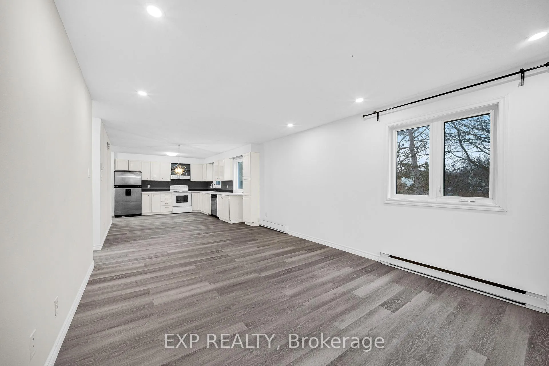 Photo 9 of 98 Castlegreen Private, Ottawa, Hunt Club Park/Greenboro — HOMEH