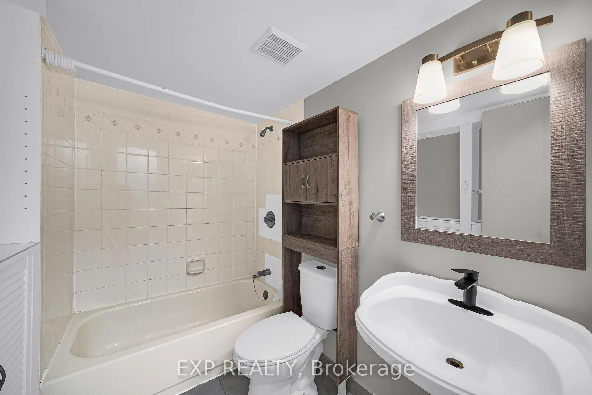 Photo 15 of 98 Castlegreen Private, Ottawa, Hunt Club Park/Greenboro — HOMEH