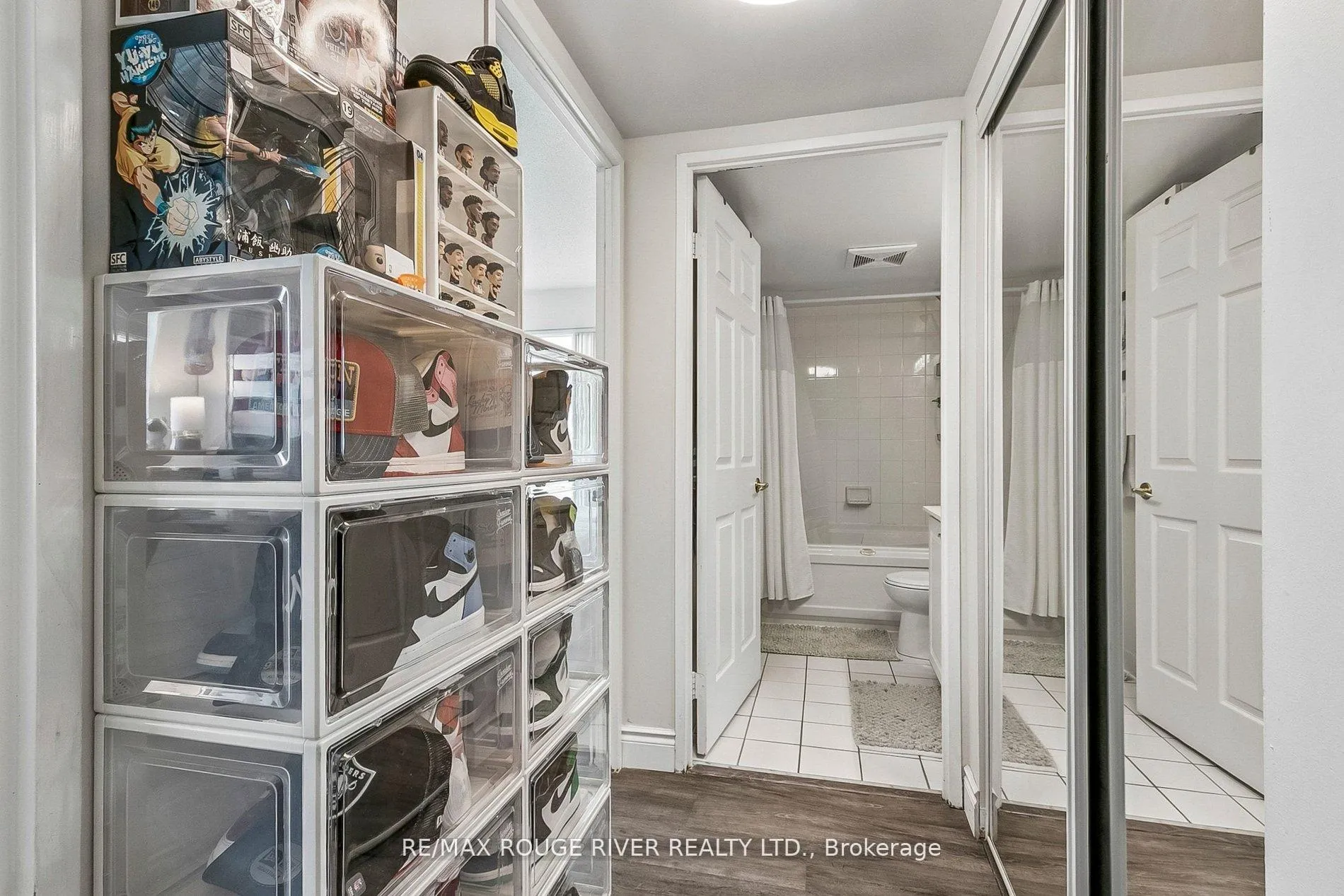 Photo 5 of Unit 1203, 11 Lee Centre Drive, Scarborough, Woburn — HOMEH