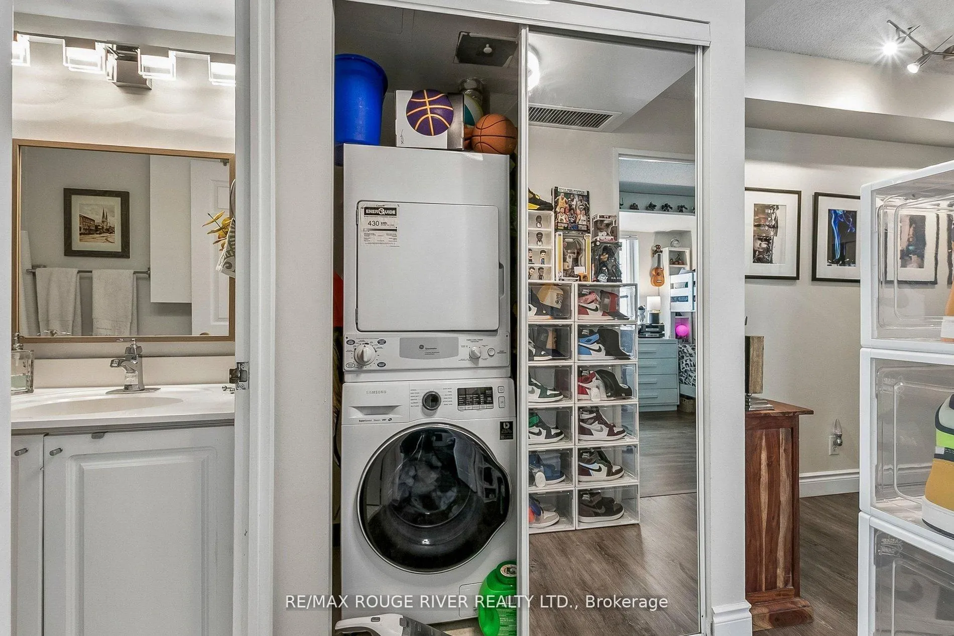 Photo 6 of Unit 1203, 11 Lee Centre Drive, Scarborough, Woburn — HOMEH