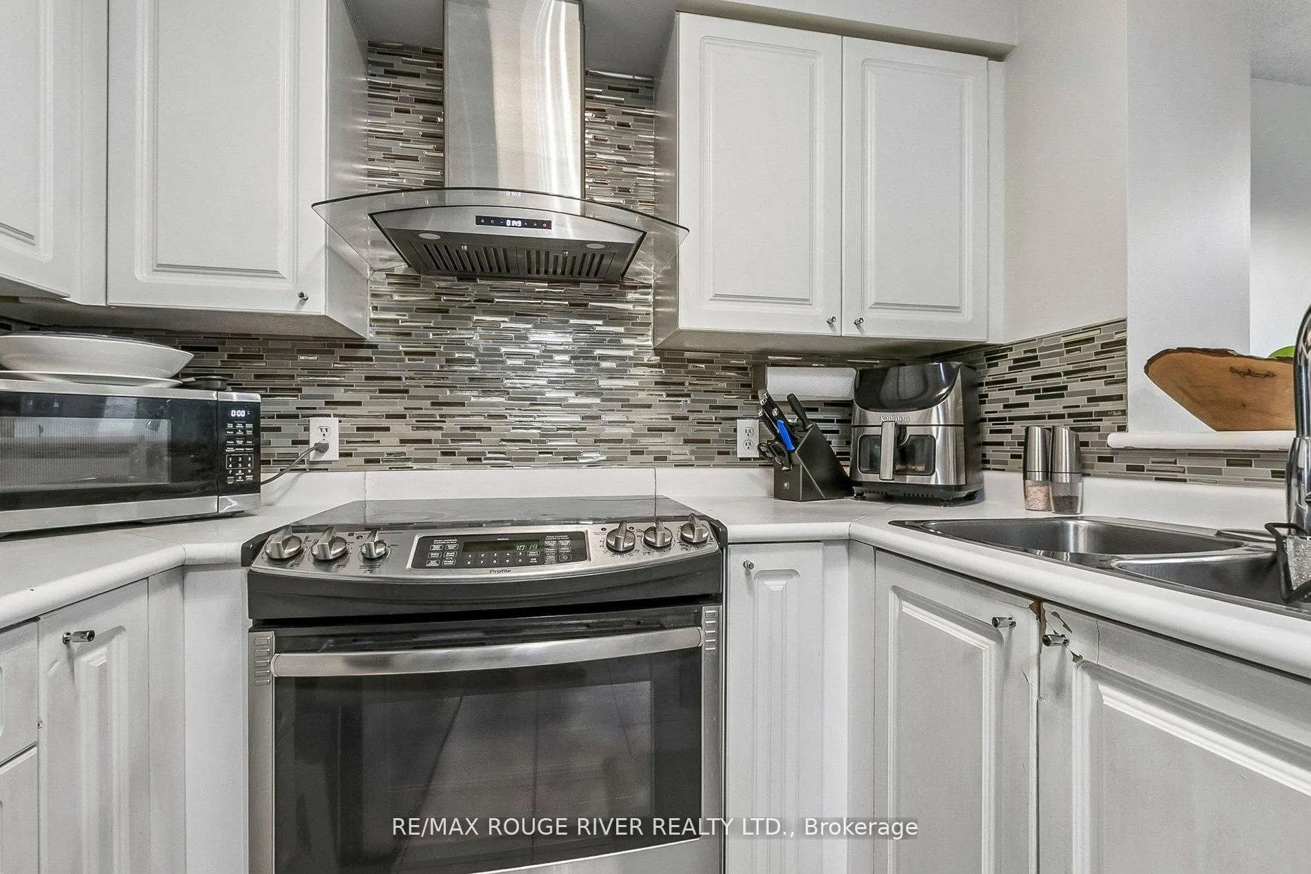 Photo 9 of Unit 1203, 11 Lee Centre Drive, Scarborough, Woburn — HOMEH