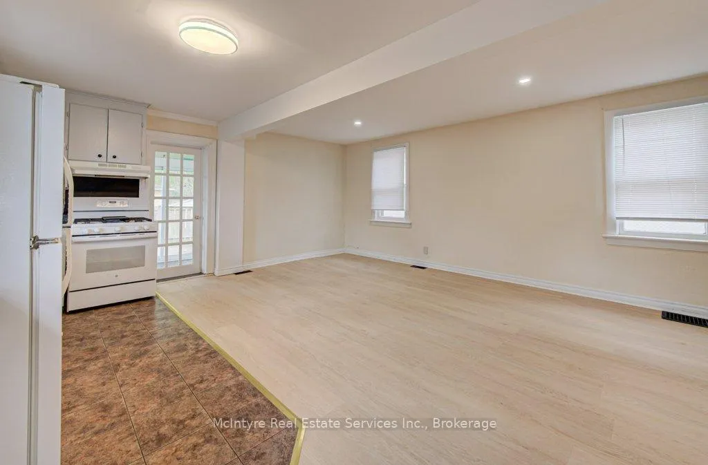 Photo 9 of 59 4th Avenue, Cambridge — HOMEH