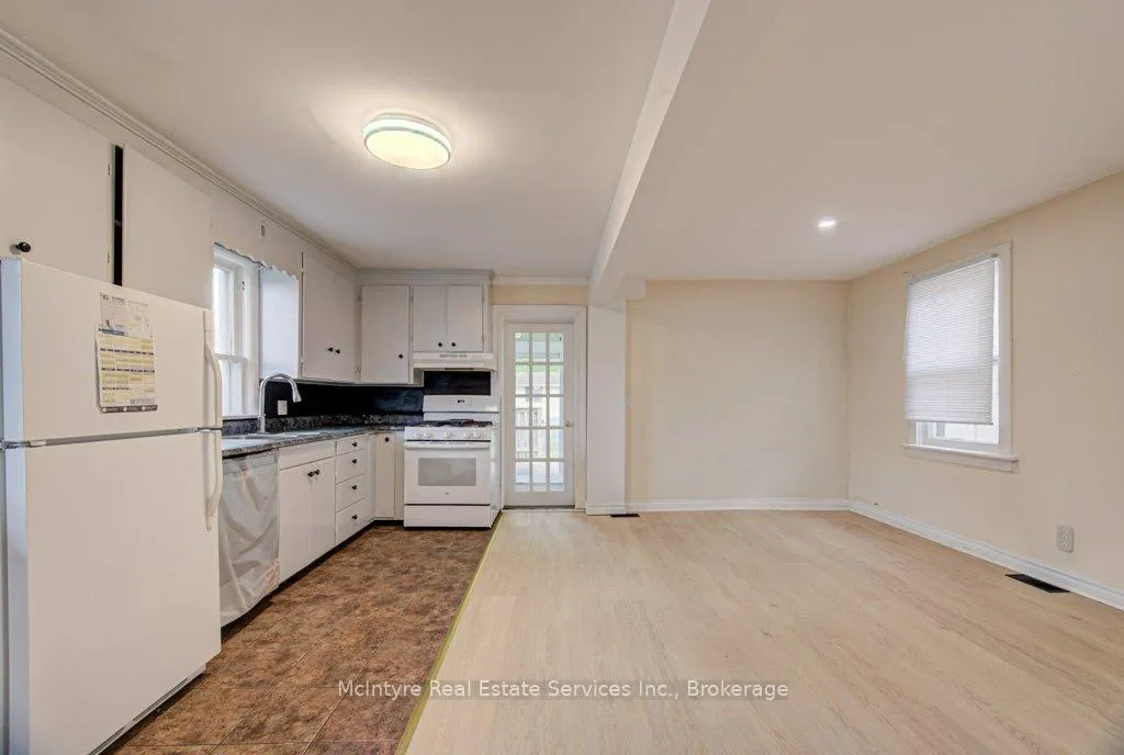 Photo 10 of 59 4th Avenue, Cambridge — HOMEH