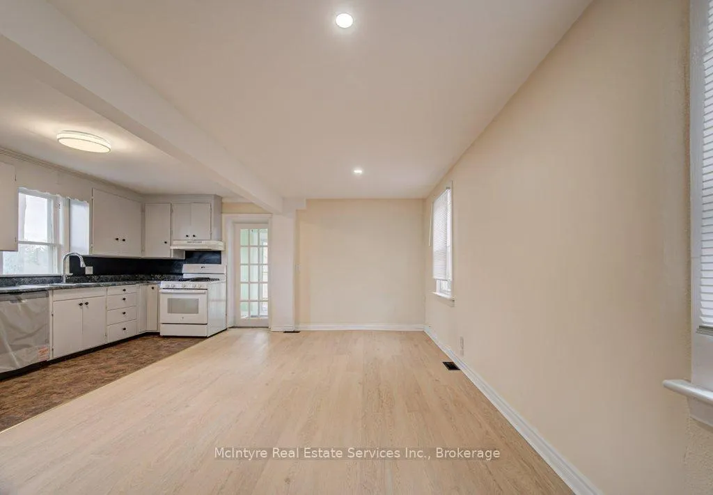 Photo 12 of 59 4th Avenue, Cambridge — HOMEH
