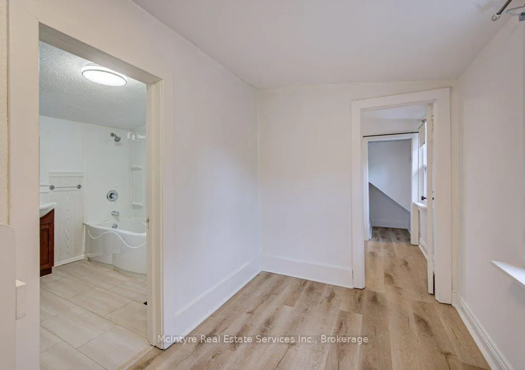 Photo 19 of 59 4th Avenue, Cambridge — HOMEH