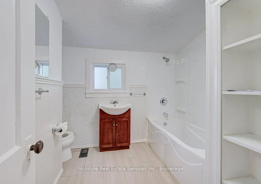 Photo 20 of 59 4th Avenue, Cambridge — HOMEH