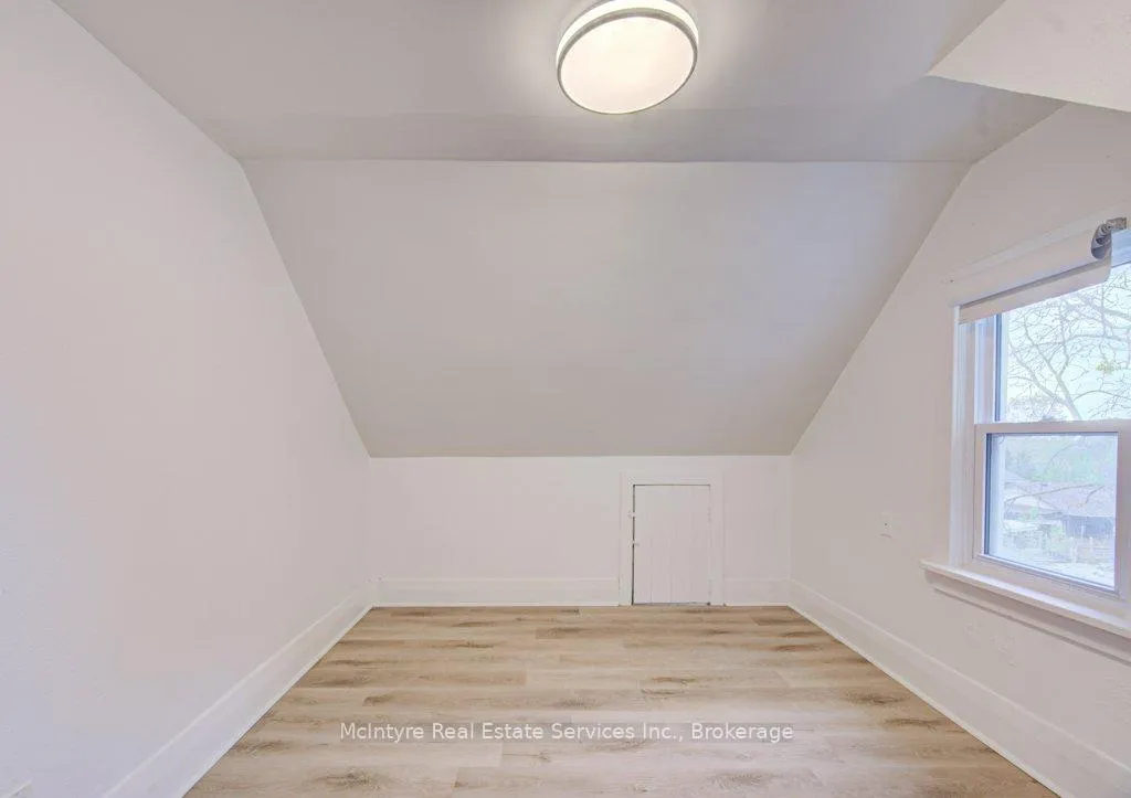 Photo 25 of 59 4th Avenue, Cambridge — HOMEH