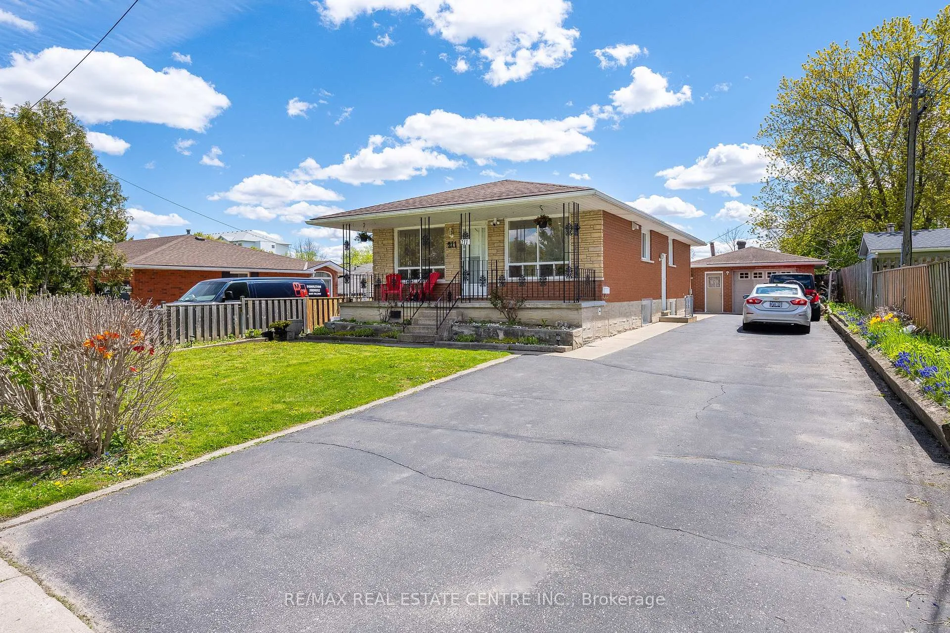 Photo 2 of 211 Ballantyne Avenue, Cambridge, Christopher-Champlain — HOMEH
