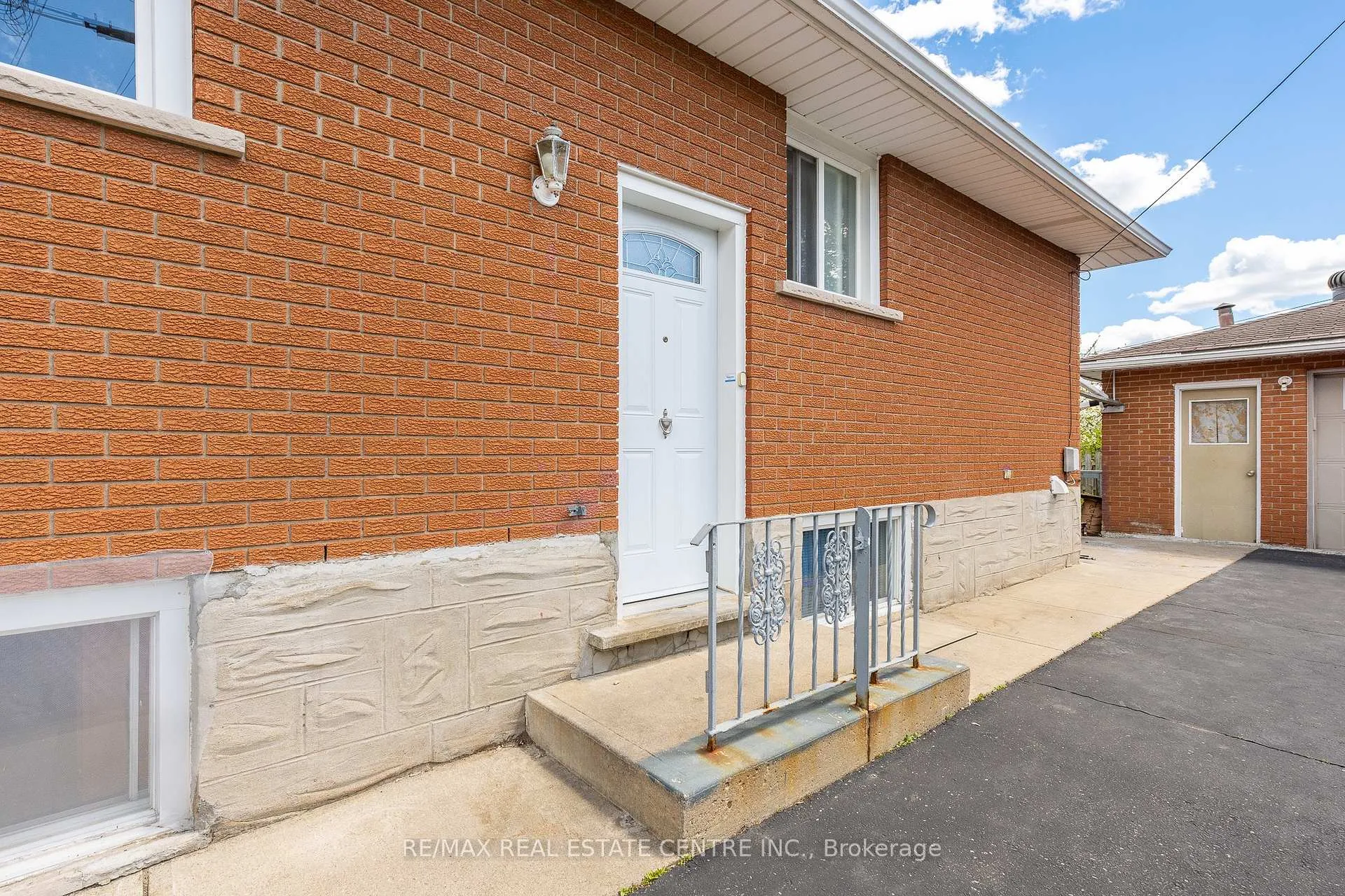Photo 5 of 211 Ballantyne Avenue, Cambridge, Christopher-Champlain — HOMEH